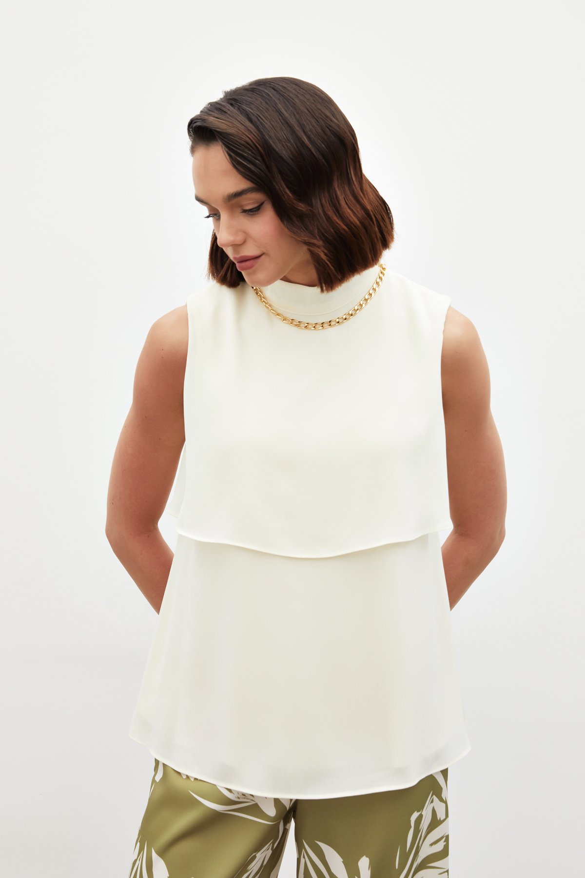 Aksesuar Detaylı Volanlı Bluz - KREM