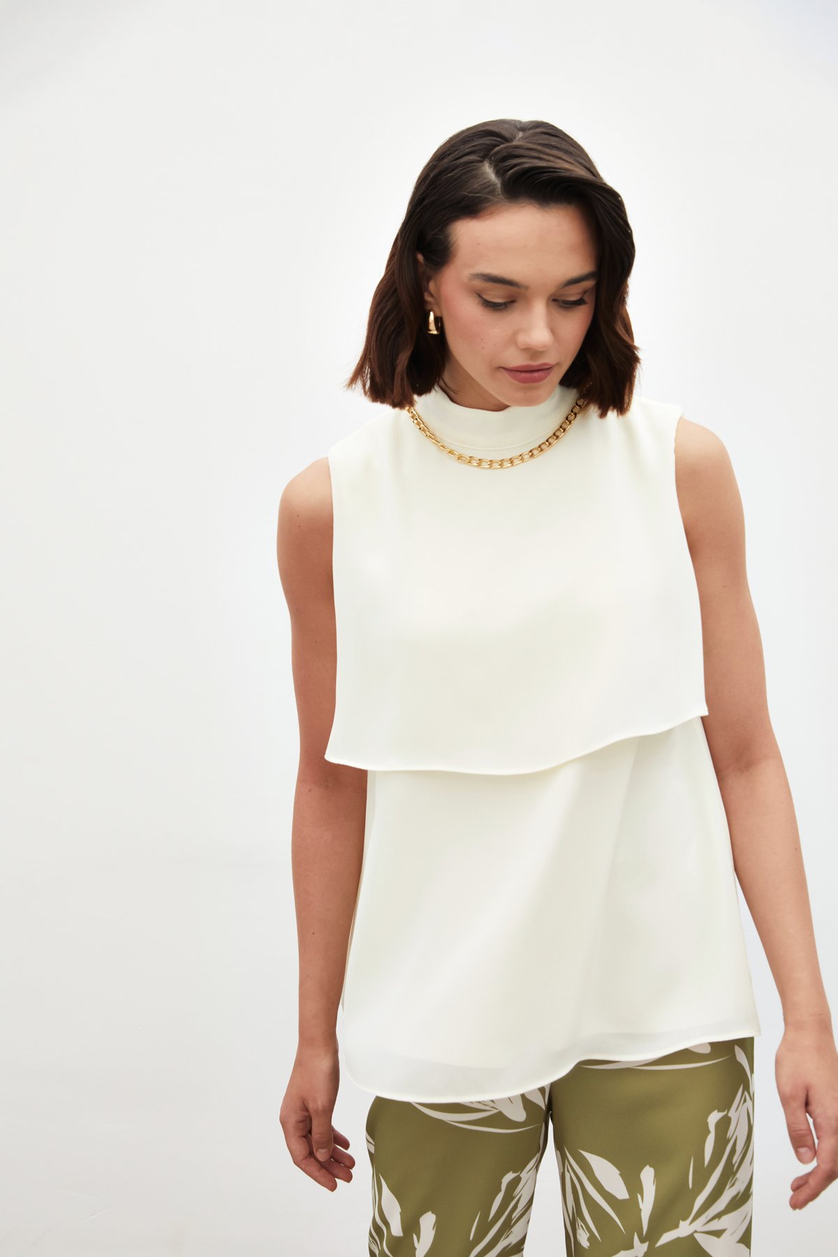 Aksesuar Detaylı Volanlı Bluz - KREM