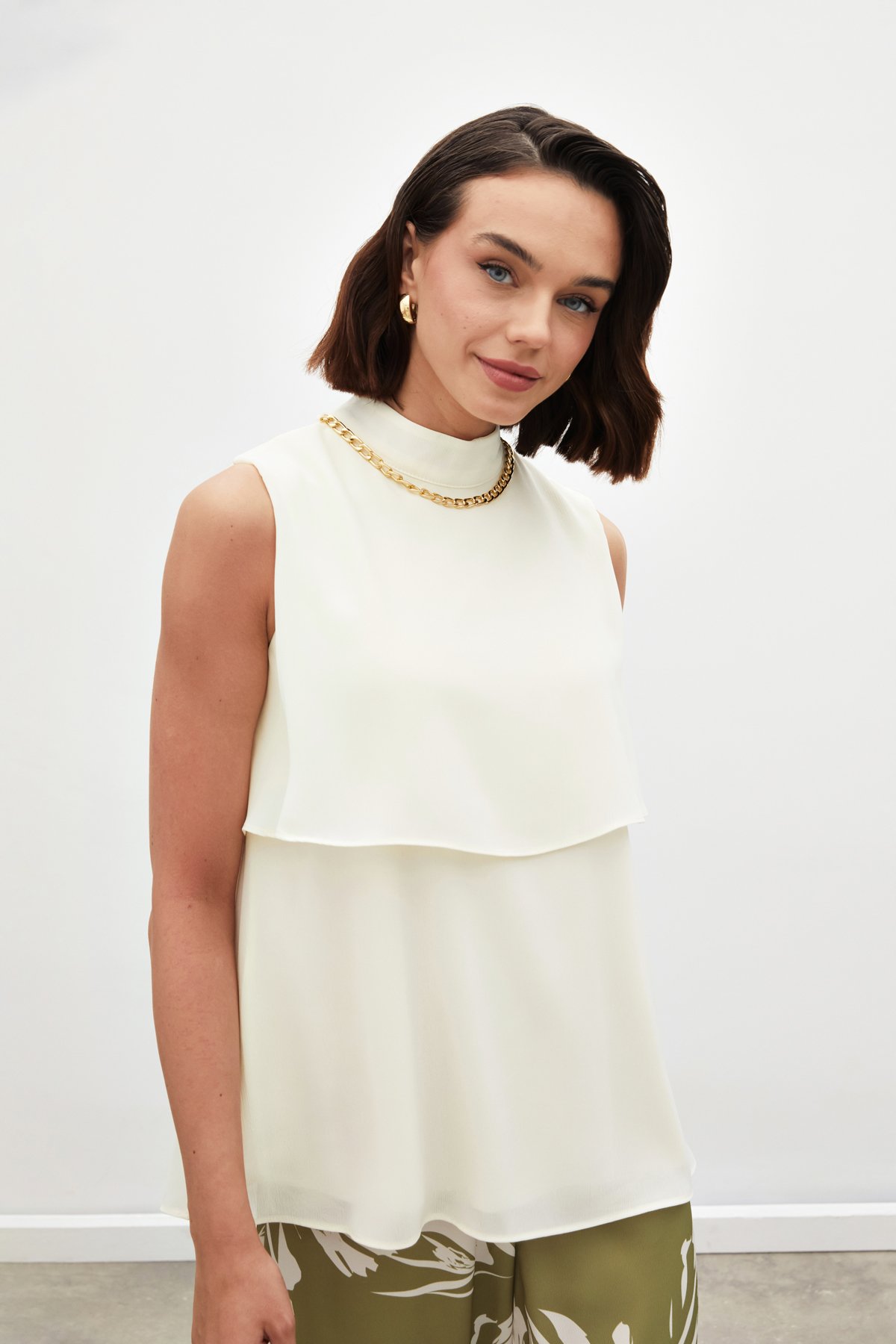 Aksesuar Detaylı Volanlı Bluz - KREM