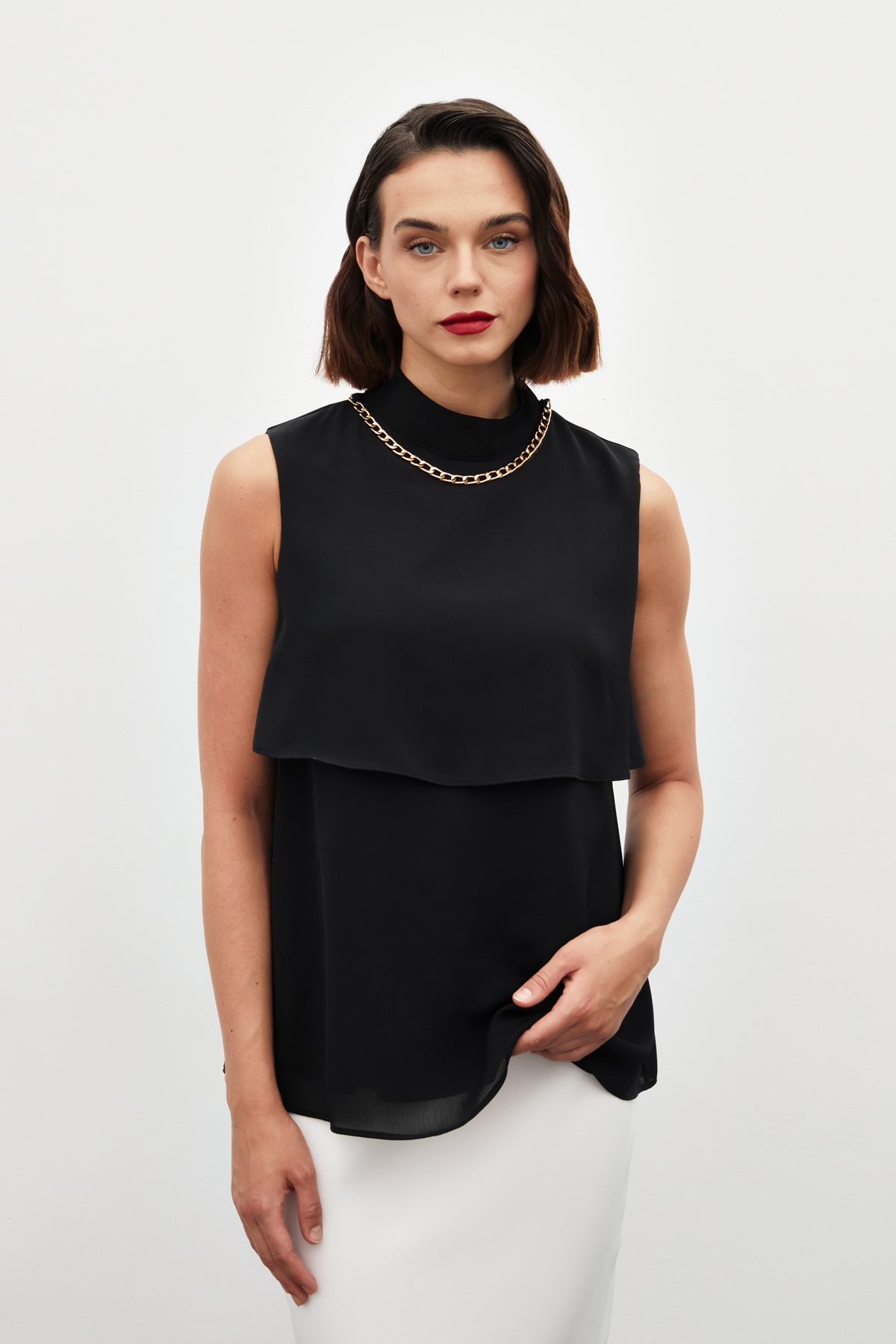 Aksesuar Detaylı Volanlı Bluz - SİYAH