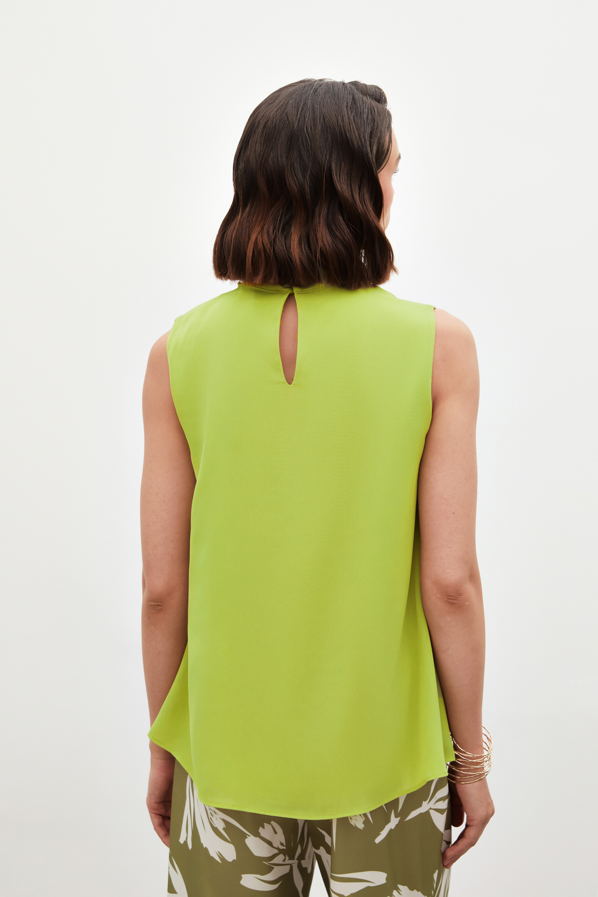 Aksesuar Detaylı Volanlı Bluz - YAĞ YEŞİLİ