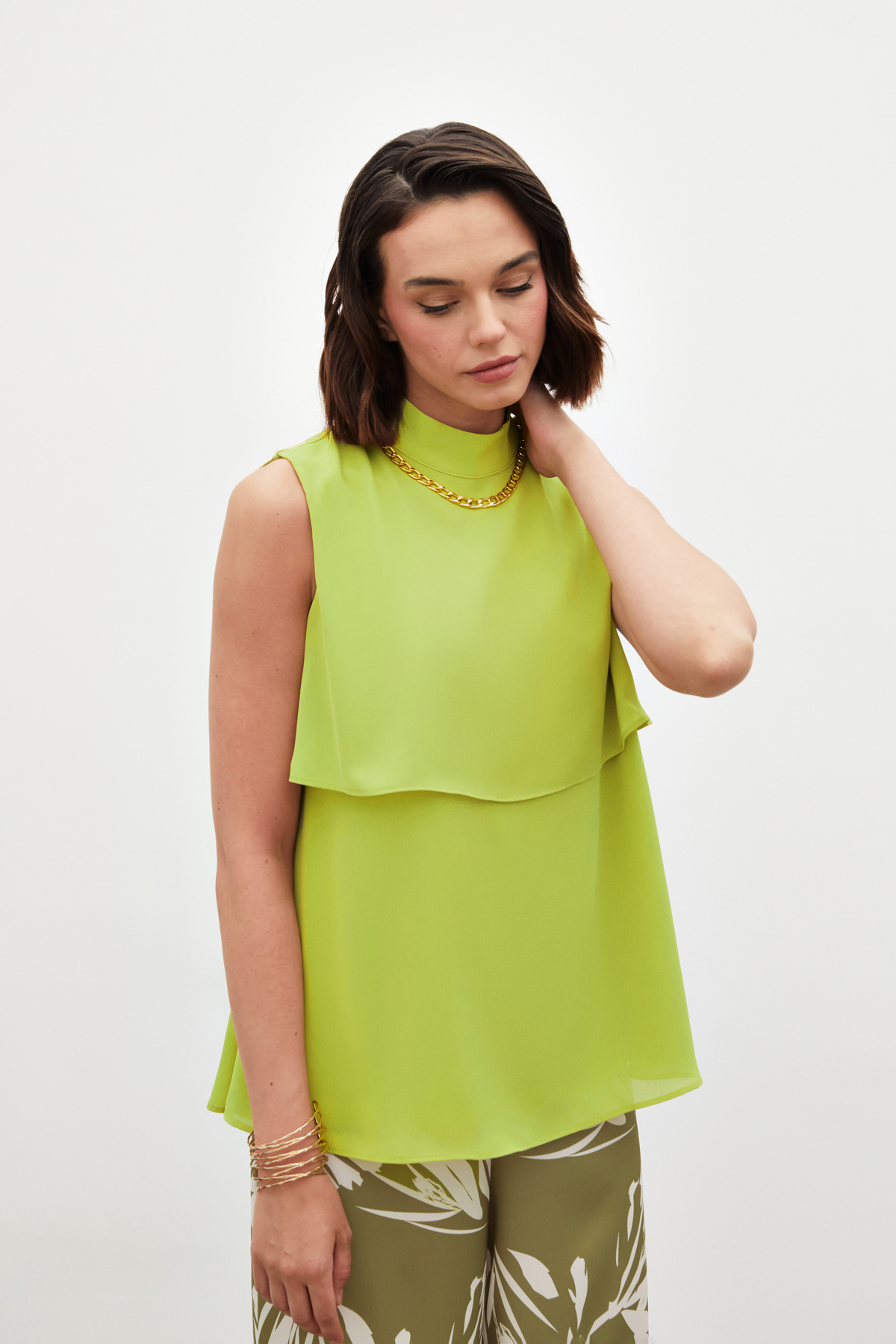 Aksesuar Detaylı Volanlı Bluz - YAĞ YEŞİLİ