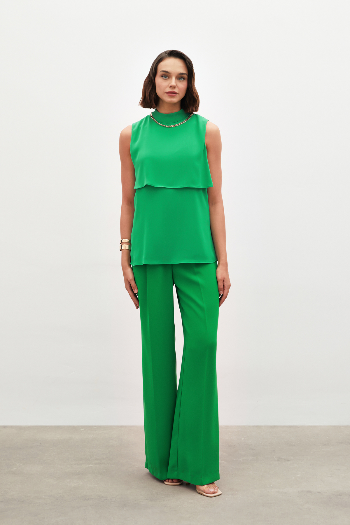 Aksesuar Detaylı Volanlı Bluz - YEŞİL