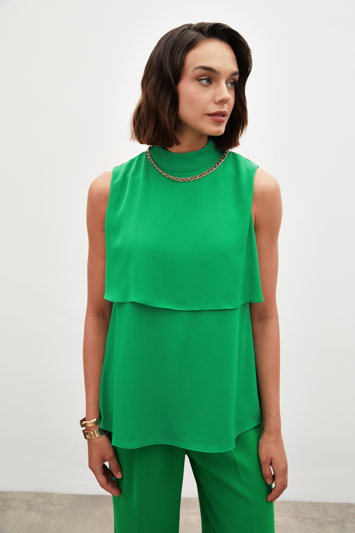 Aksesuar Detaylı Volanlı Bluz - YEŞİL