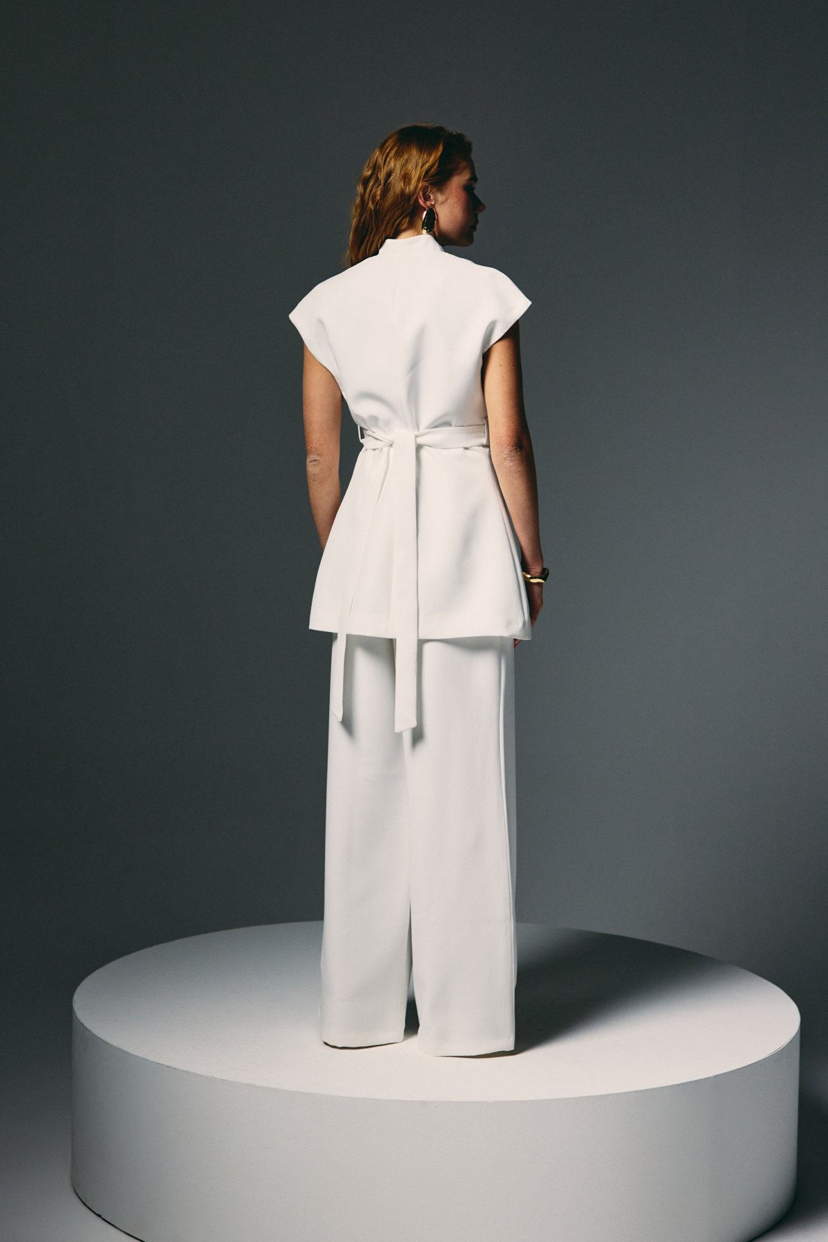 Aksesuar Kuşaklı Kolsuz Bluz - Ekru