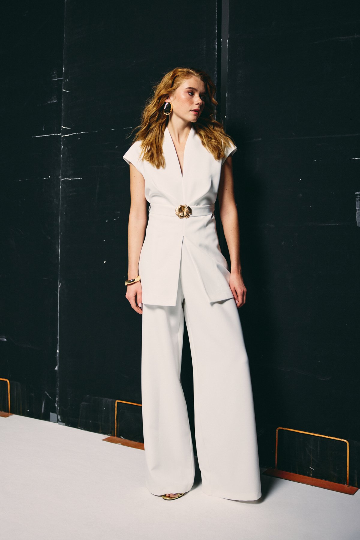 Aksesuar Kuşaklı Kolsuz Bluz - Ekru