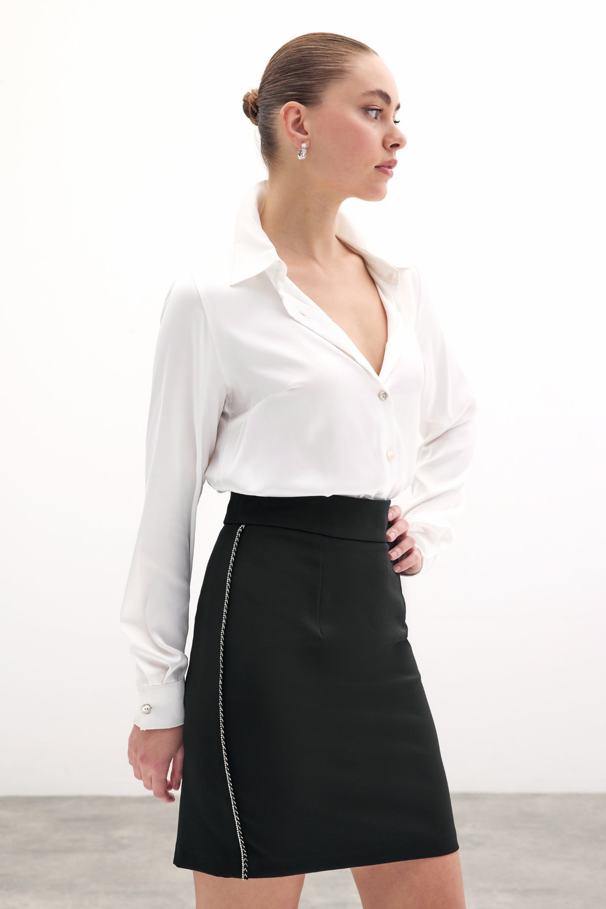 Aksesuar Şeritli Mini Etek - Siyah