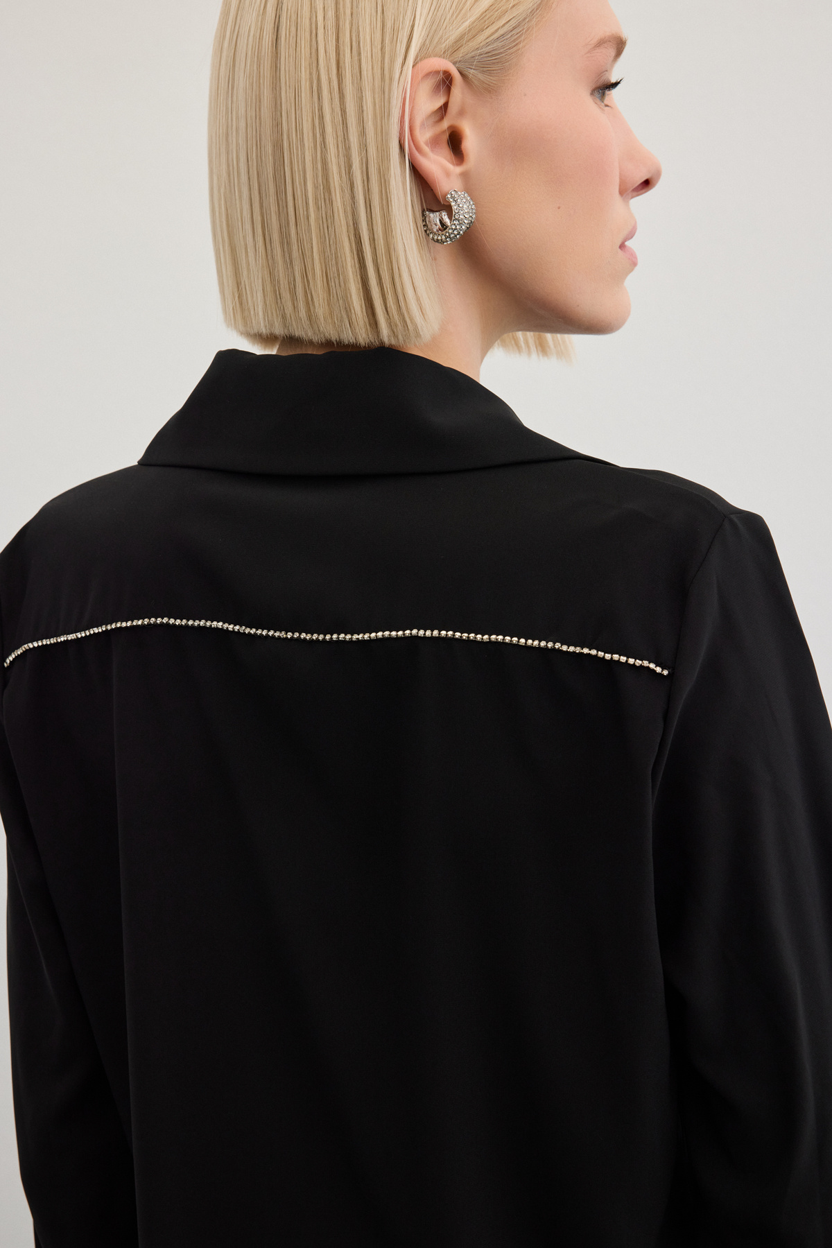 Aksesuarlı Klasik Gömlek - Siyah