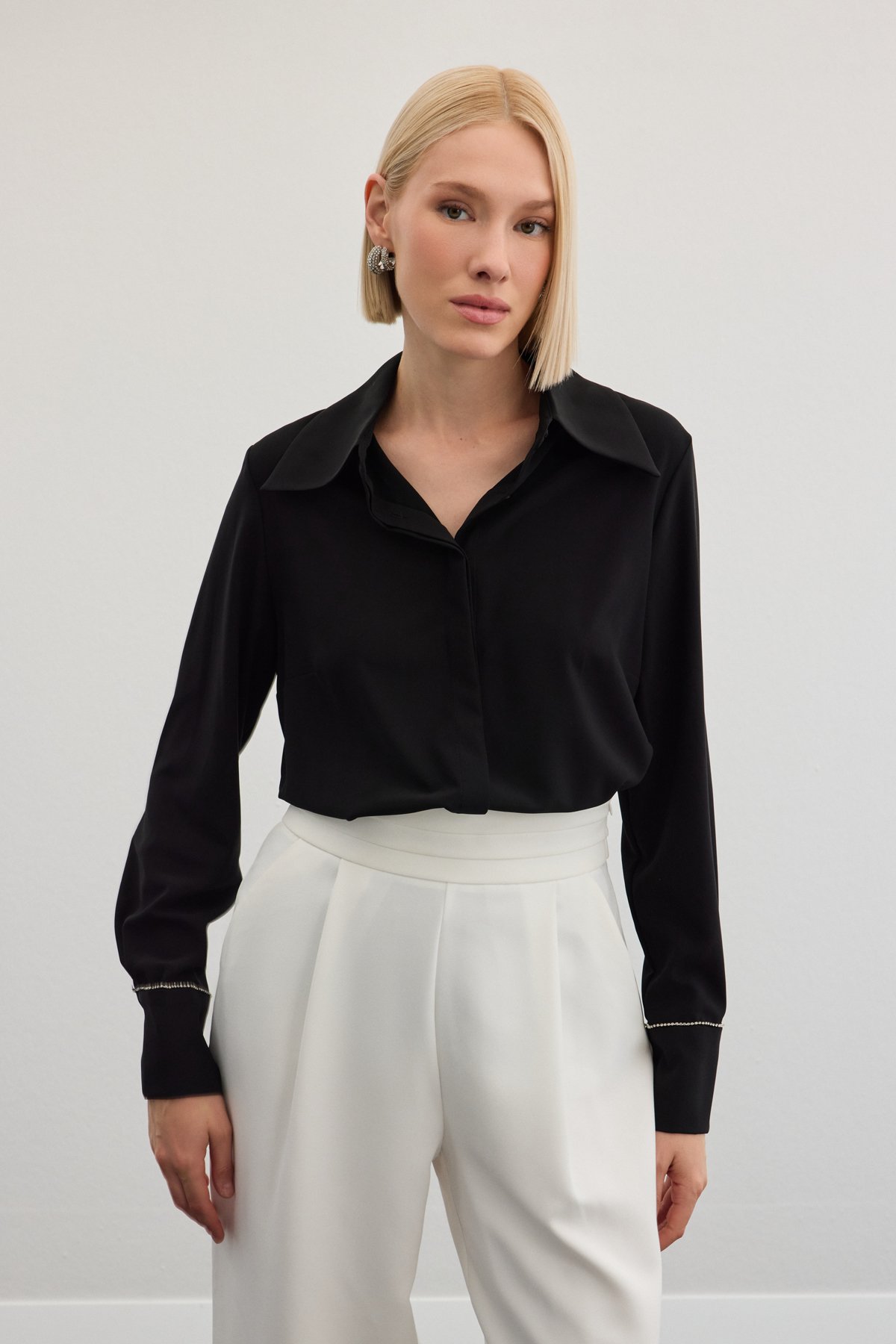 Aksesuarlı Klasik Gömlek - Siyah