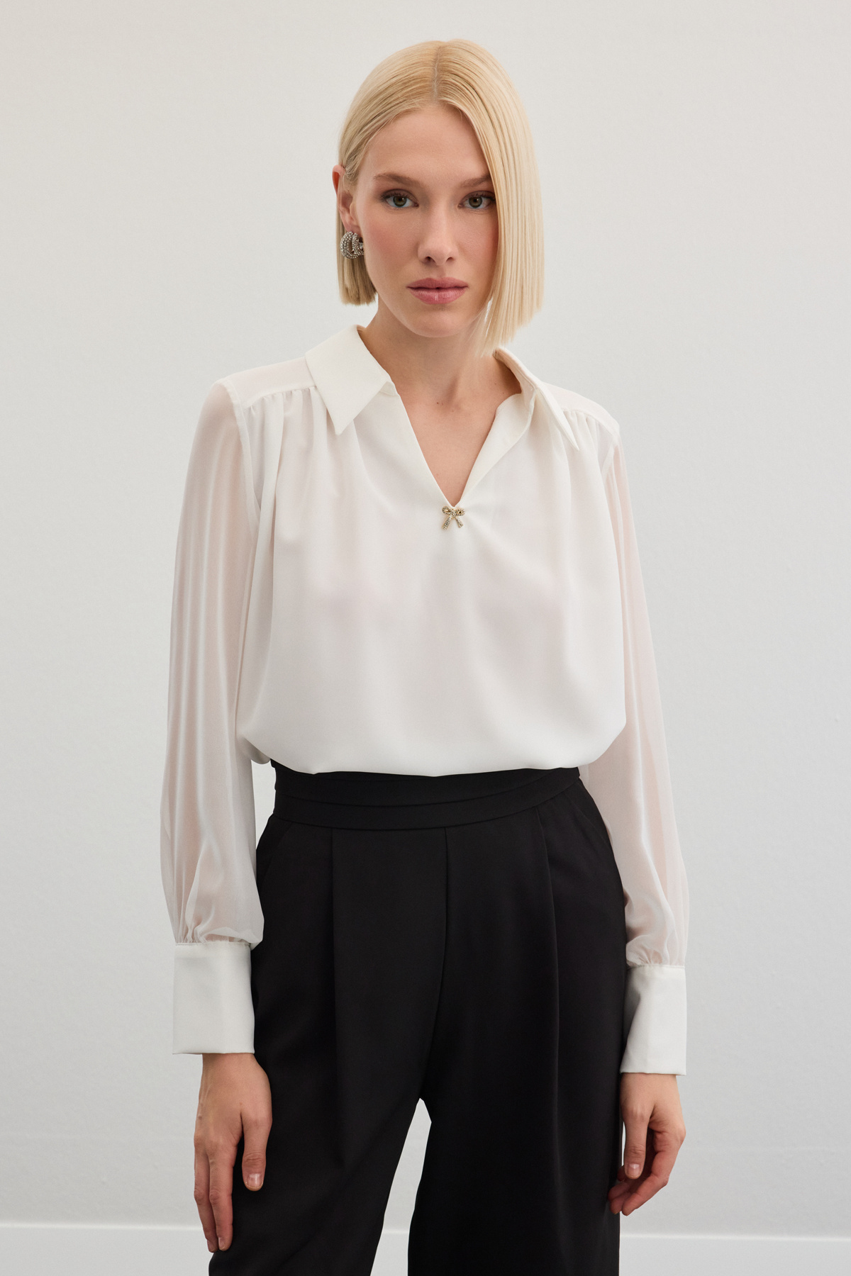 Aksesuarlı Salaş Bluz - Ekru