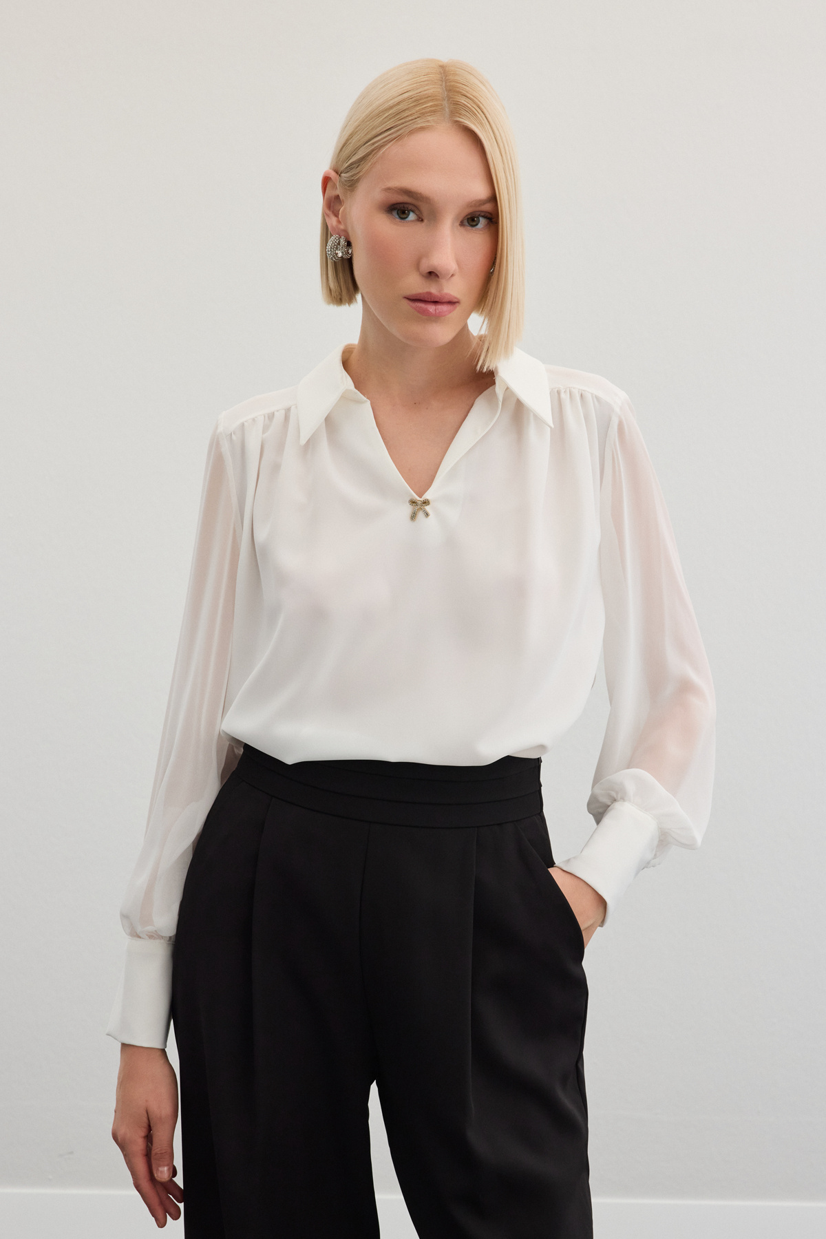 Aksesuarlı Salaş Bluz - Ekru