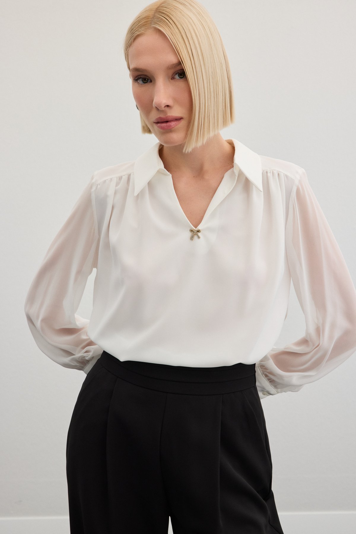 Aksesuarlı Salaş Bluz - Ekru