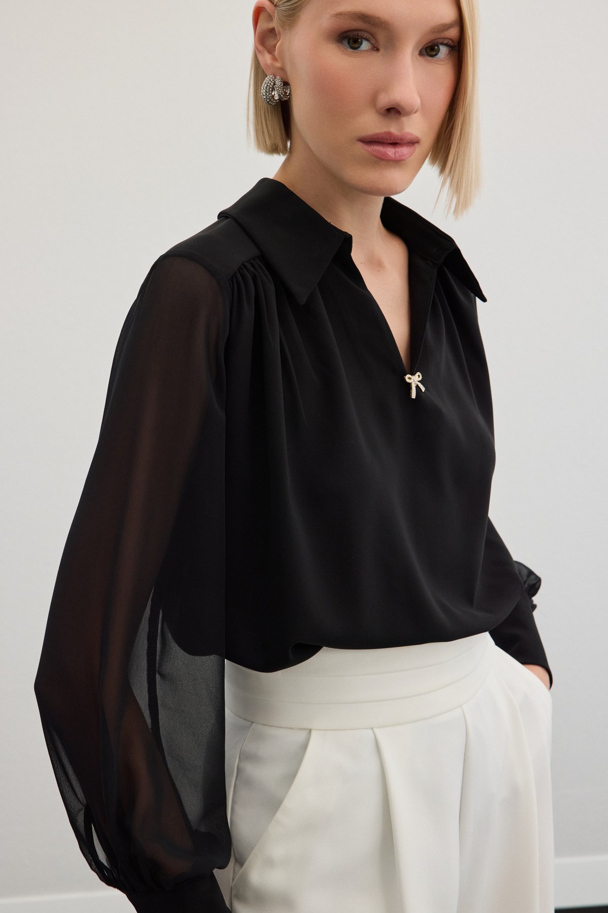 Aksesuarlı Salaş Bluz - Siyah