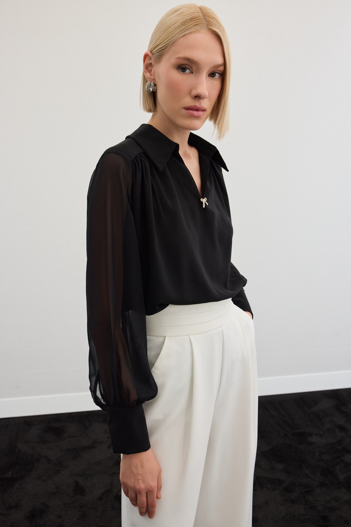 Aksesuarlı Salaş Bluz - Siyah