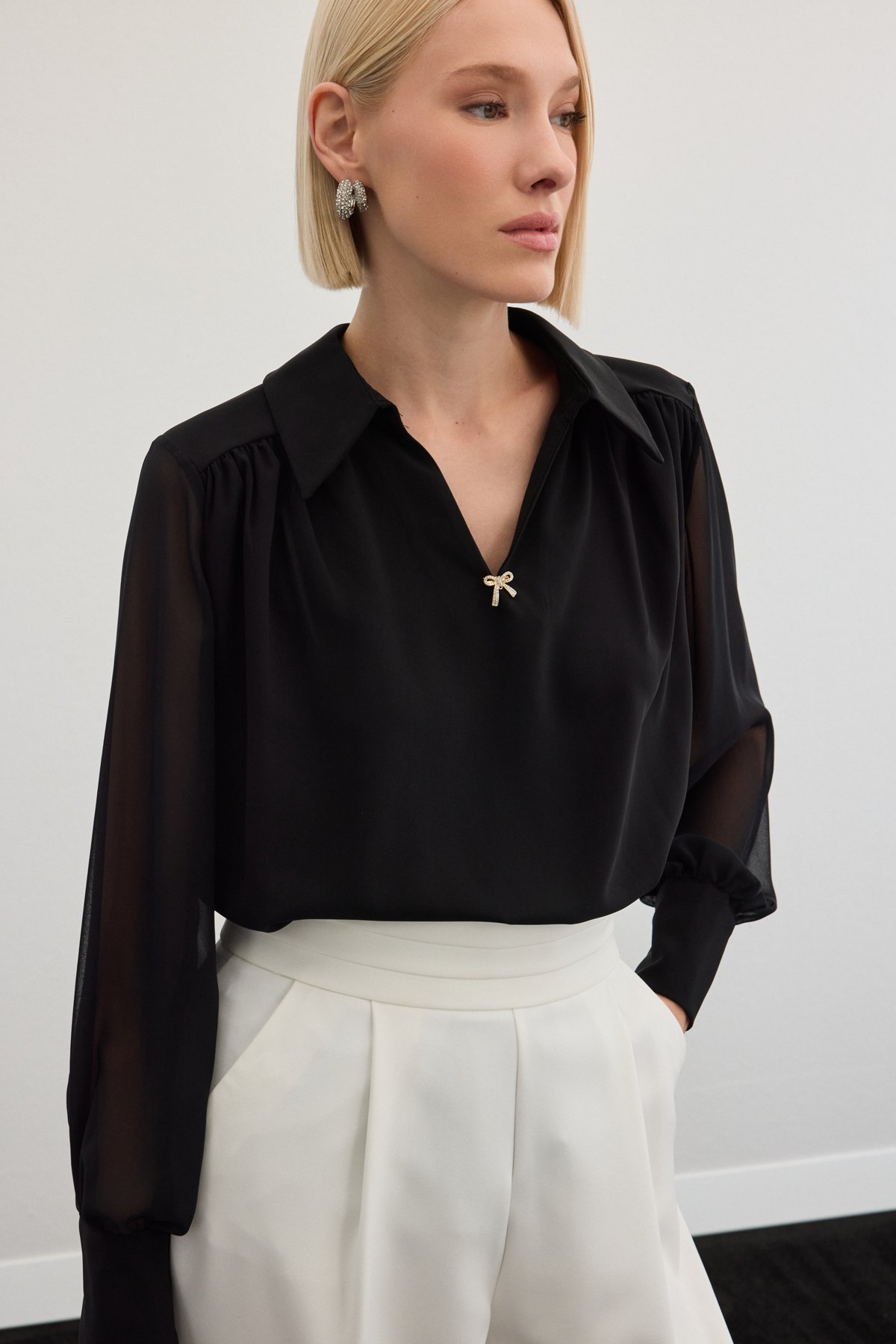 Aksesuarlı Salaş Bluz - Siyah