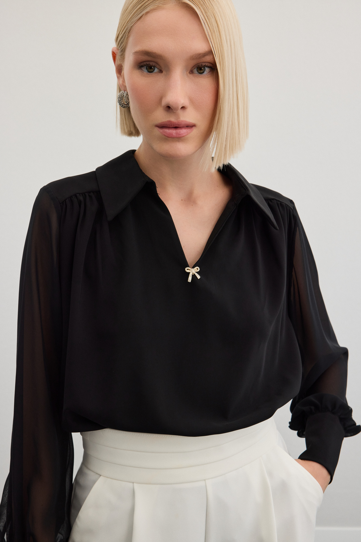 Aksesuarlı Salaş Bluz - Siyah