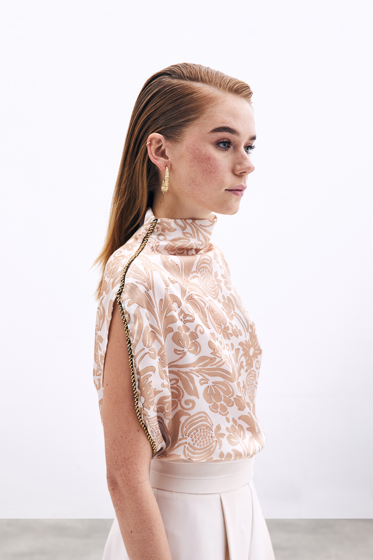 Aksesuarlı Yarasa Kol Bluz - Bej