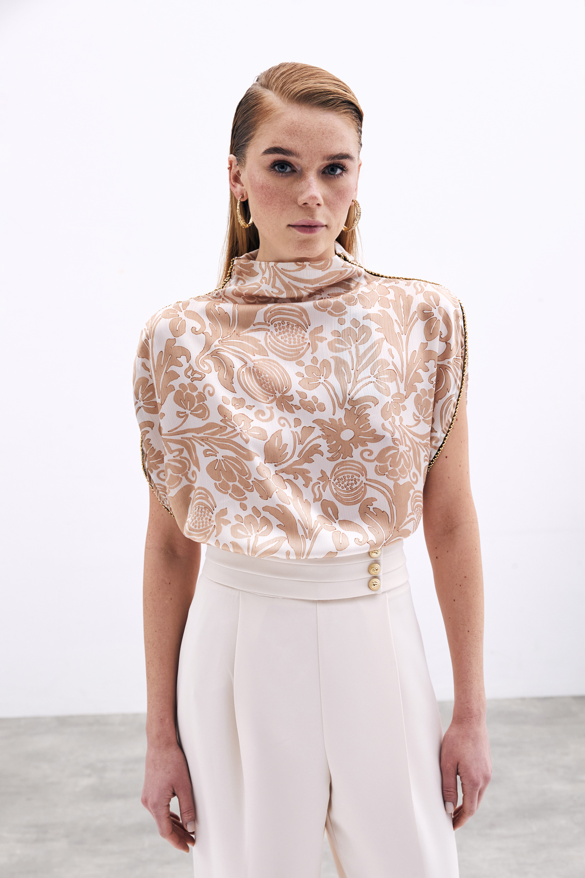 Aksesuarlı Yarasa Kol Bluz - Bej