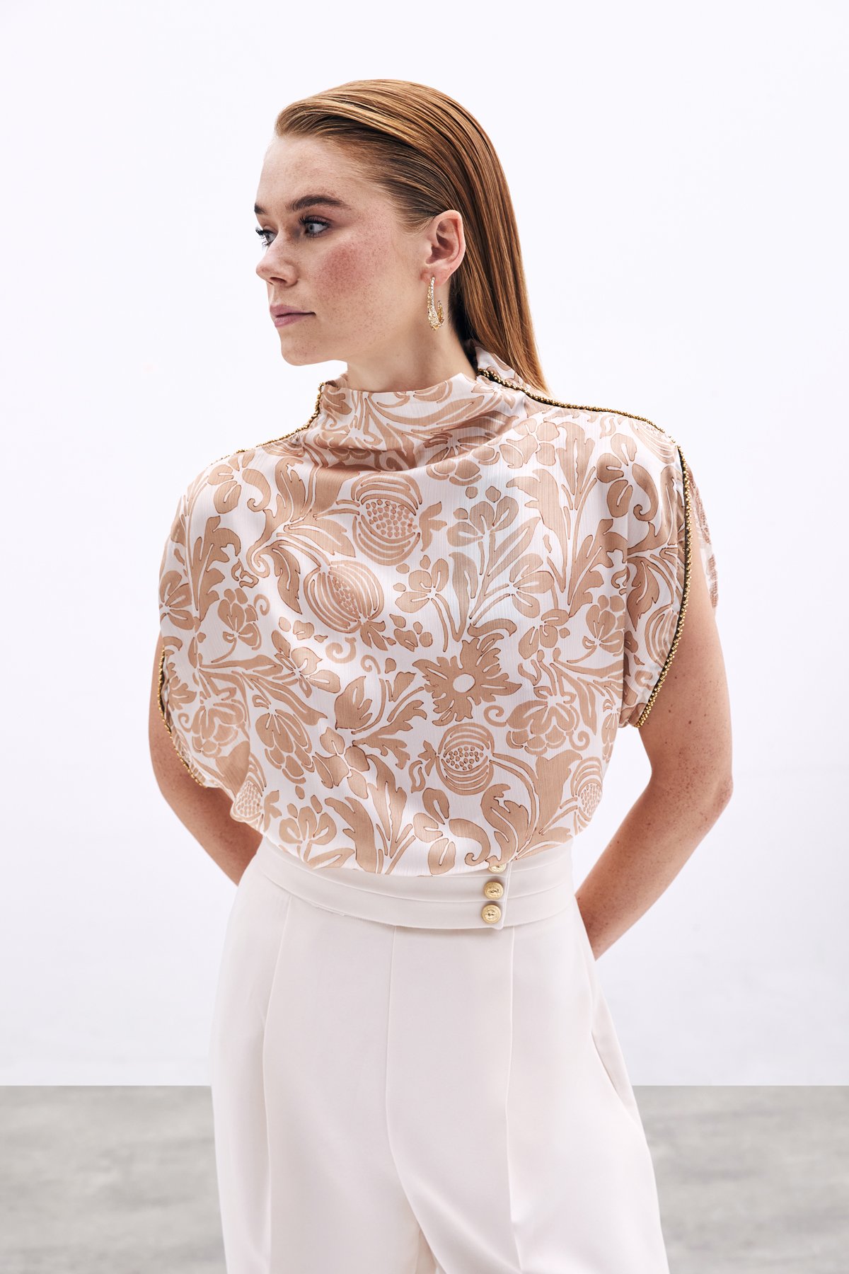 Aksesuarlı Yarasa Kol Bluz - Bej