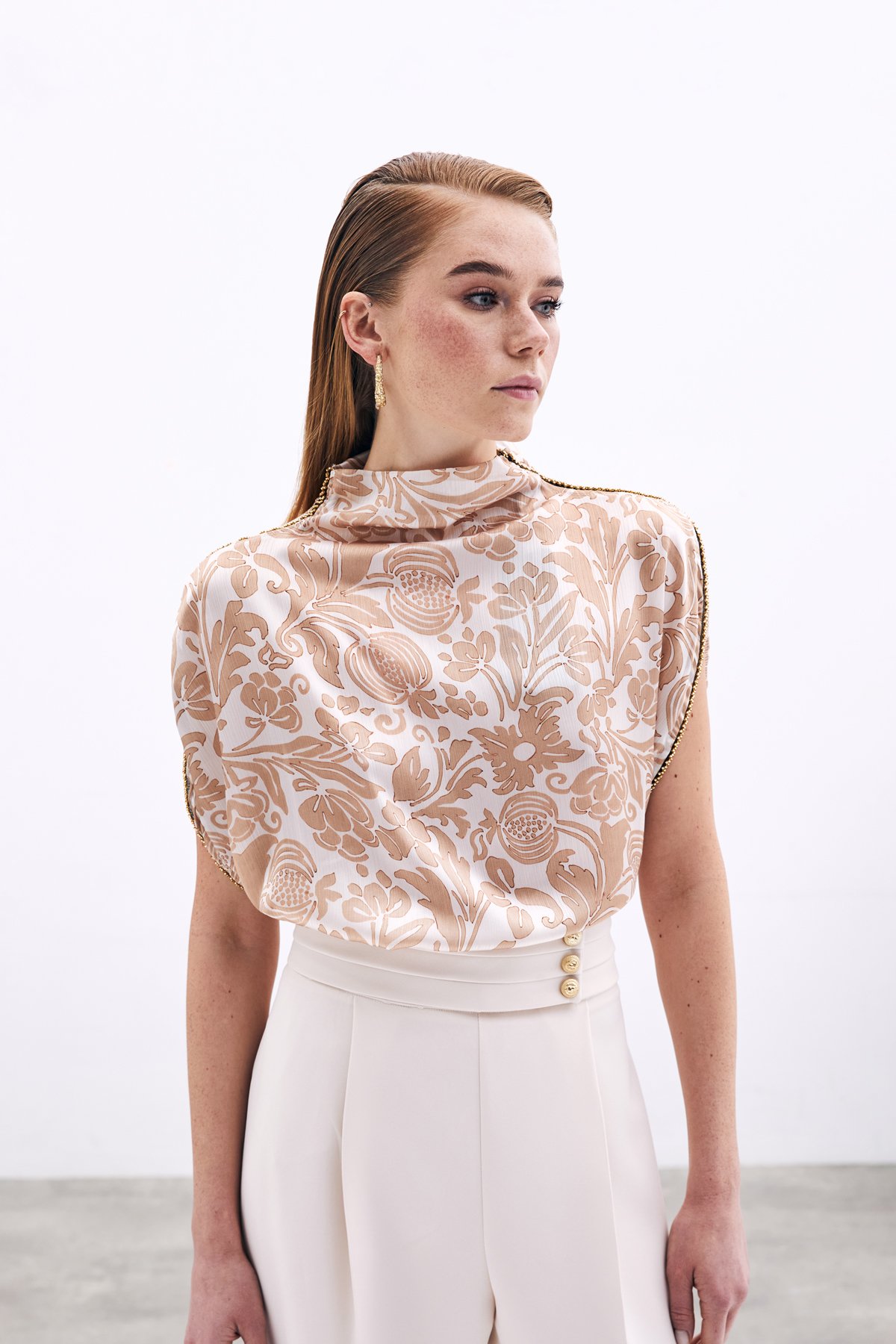 Aksesuarlı Yarasa Kol Bluz - Bej