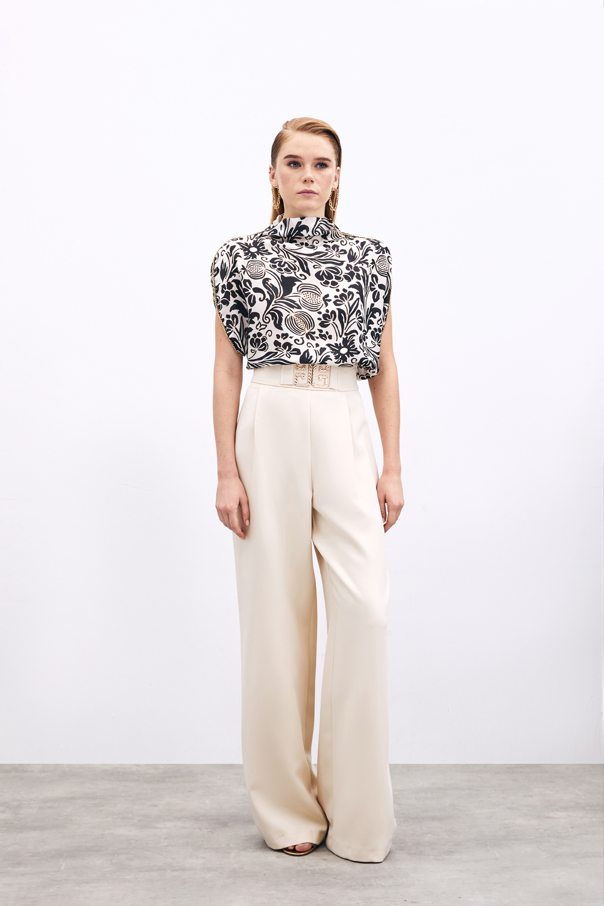 Aksesuarlı Yarasa Kol Bluz - Siyah