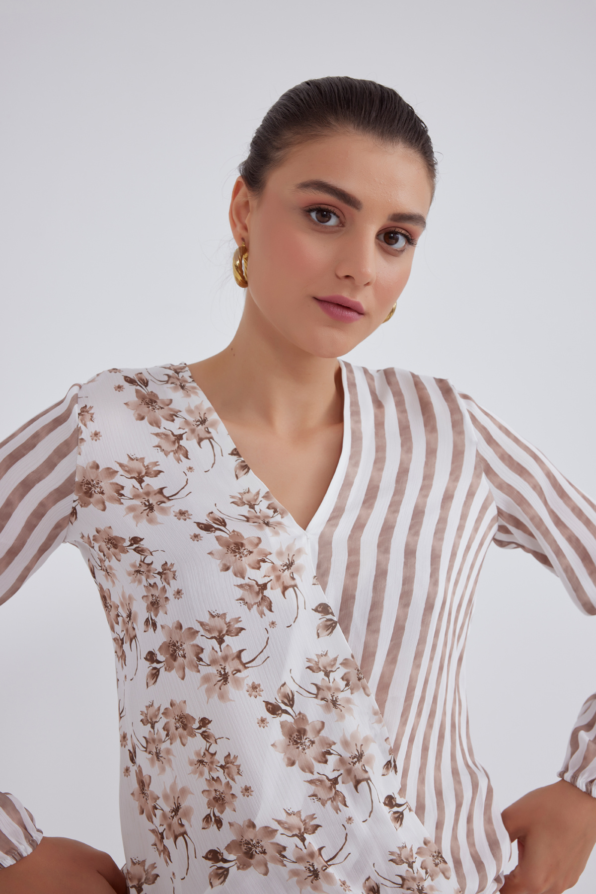 Anvelop yaka desenli bluz - VİZON
