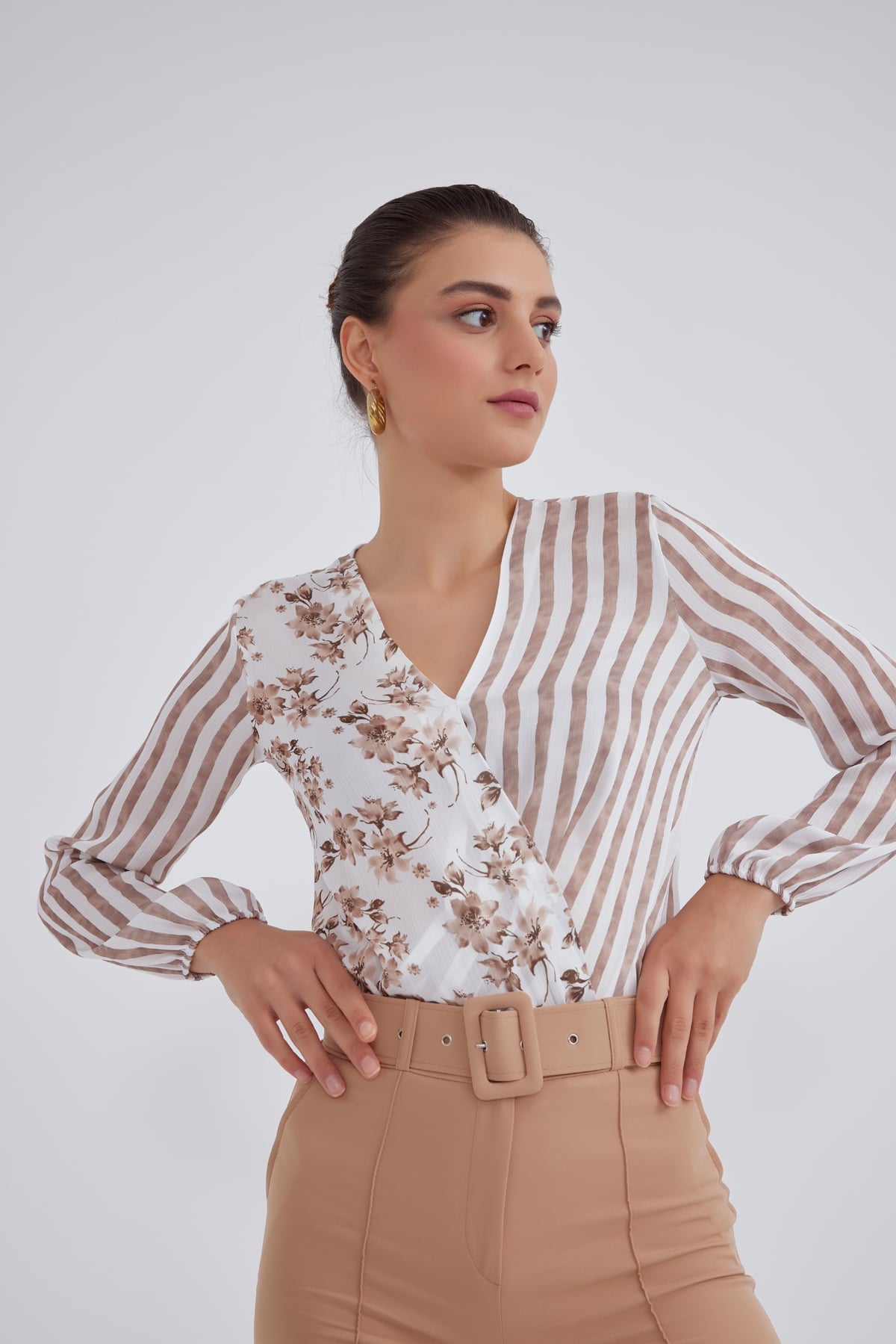 Anvelop yaka desenli bluz - VİZON