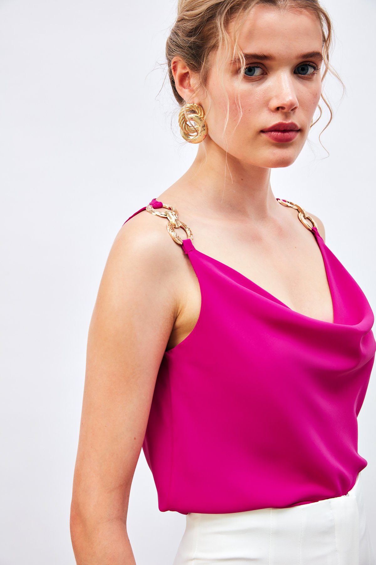 Askı Aksesuar Detaylı Degaje Bluz - FUŞYA