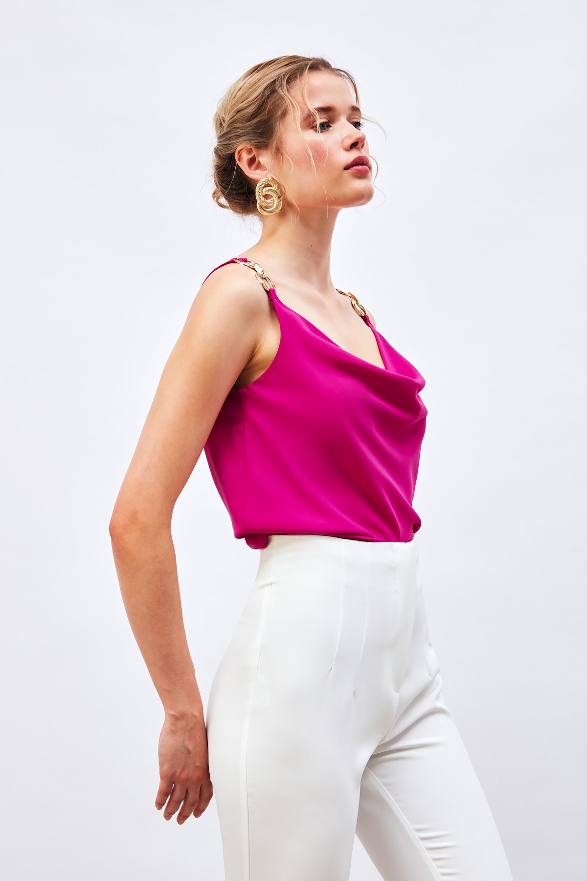 Askı Aksesuar Detaylı Degaje Bluz - FUŞYA