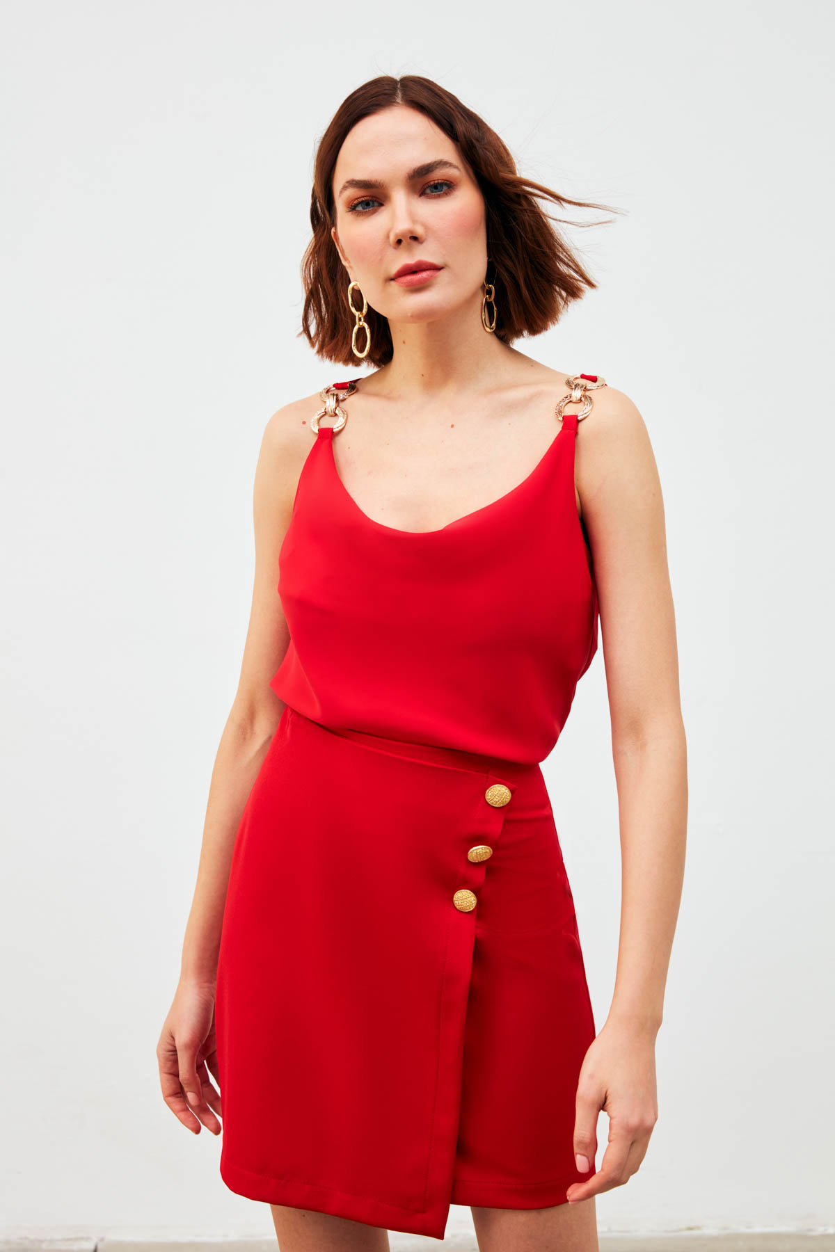 Askı Aksesuar Detaylı Degaje Bluz - KIRMIZI