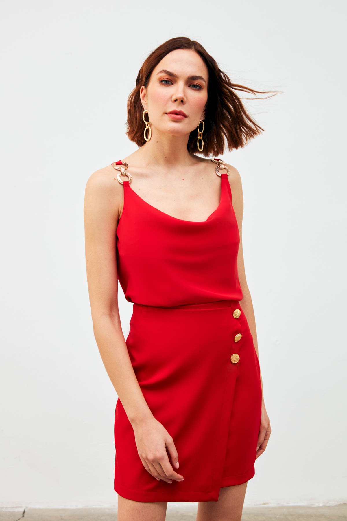 Askı Aksesuar Detaylı Degaje Bluz - KIRMIZI