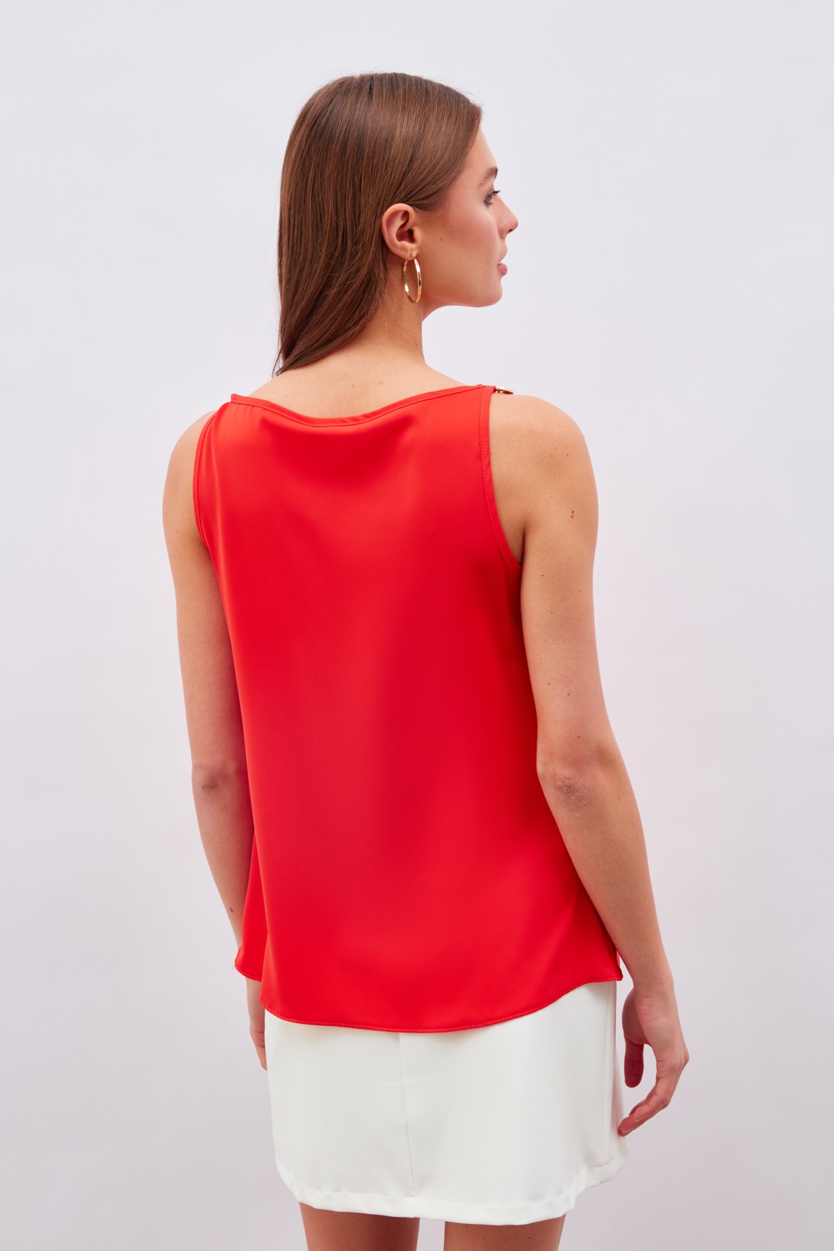 Askı Aksesuar Detaylı Degaje Bluz - MERCAN