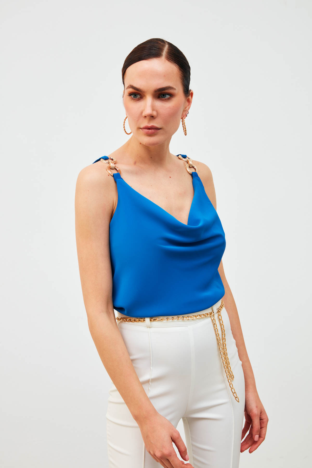 Askı Aksesuar Detaylı Degaje Bluz - SAX MAVİ