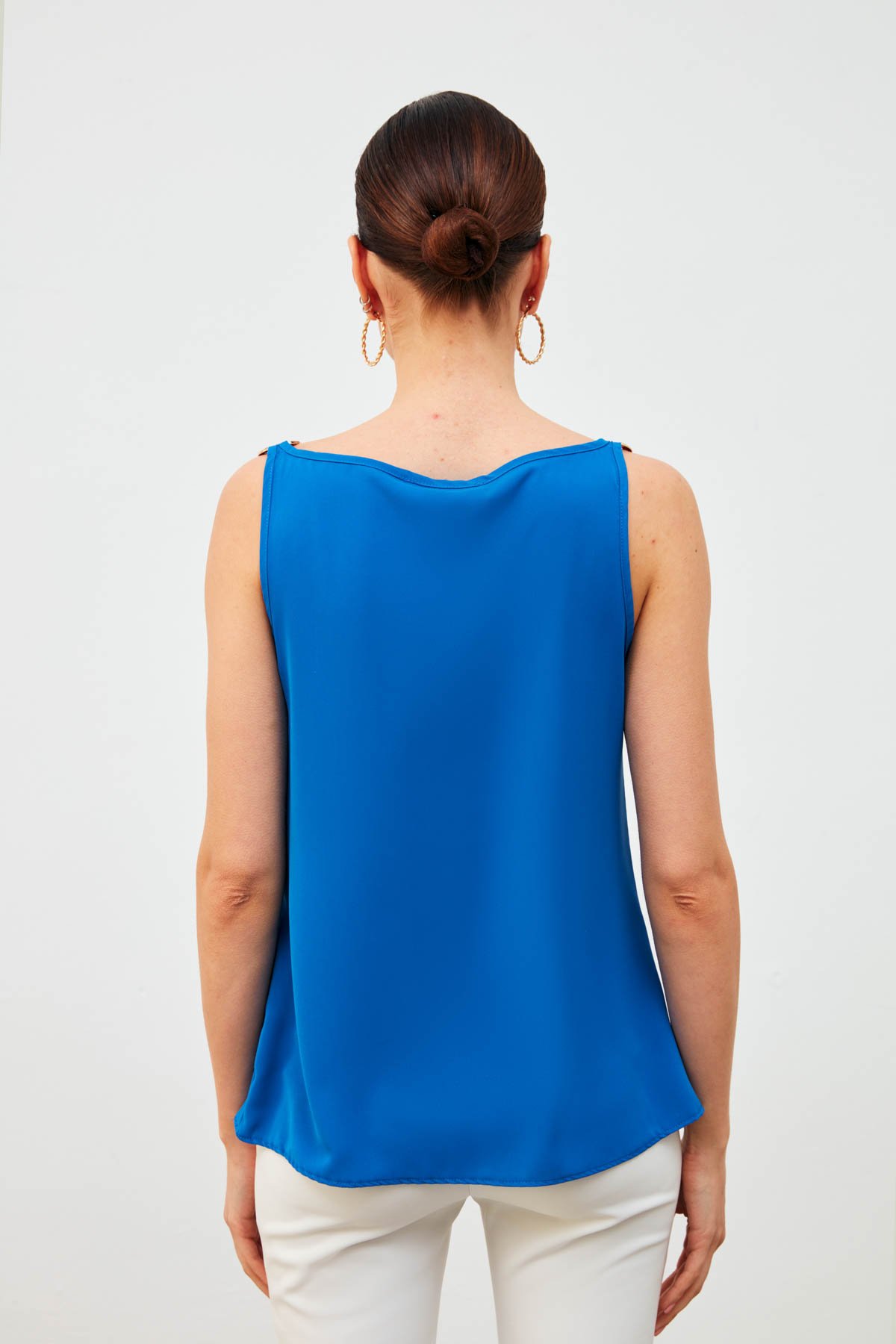 Askı Aksesuar Detaylı Degaje Bluz - SAX MAVİ