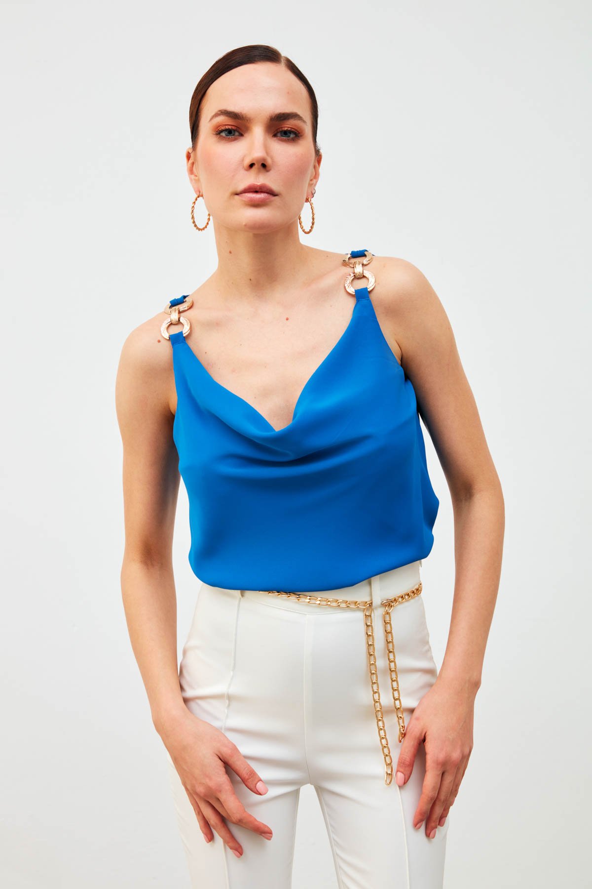 Askı Aksesuar Detaylı Degaje Bluz - SAX MAVİ