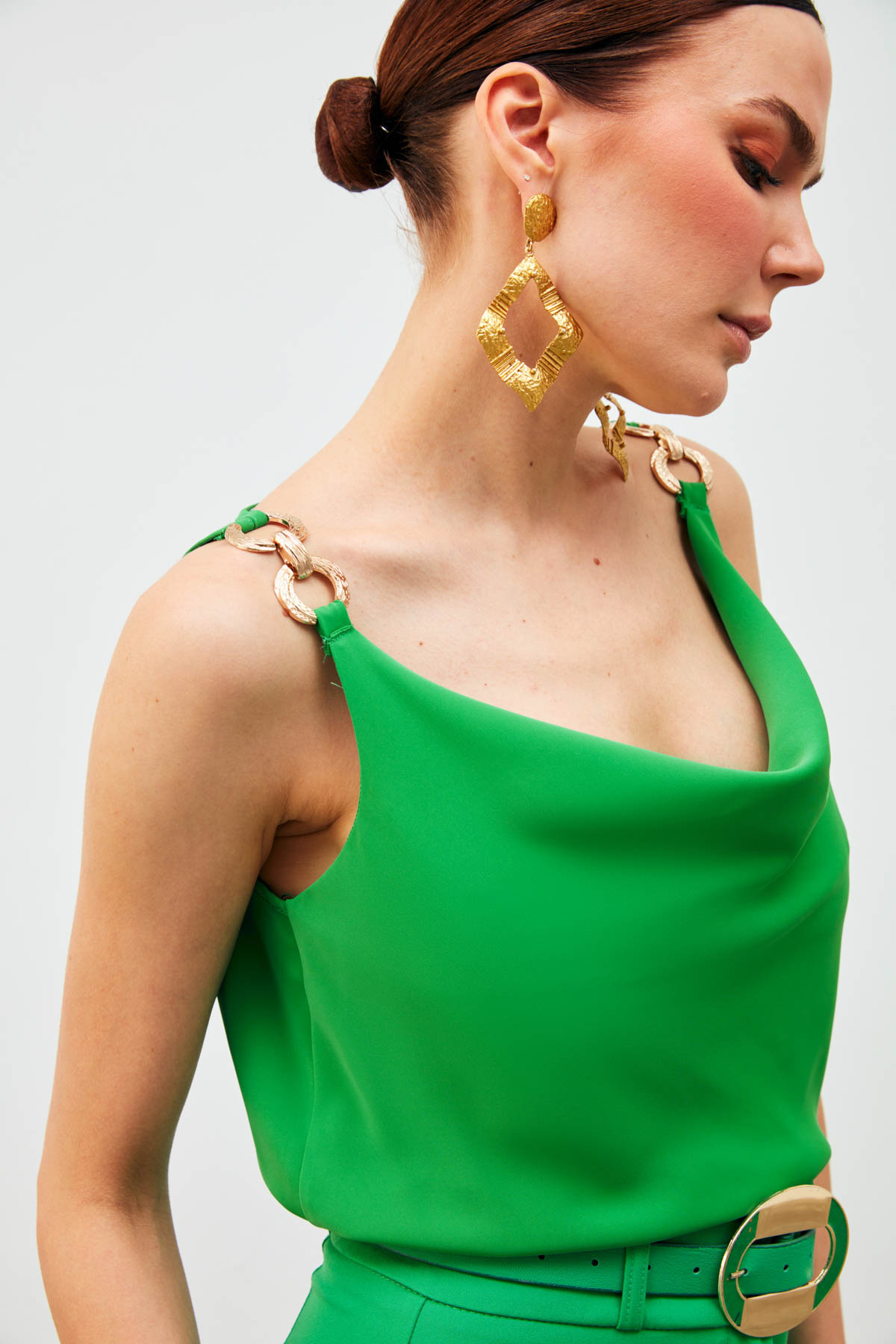 Askı Aksesuar Detaylı Degaje Bluz - YEŞİL