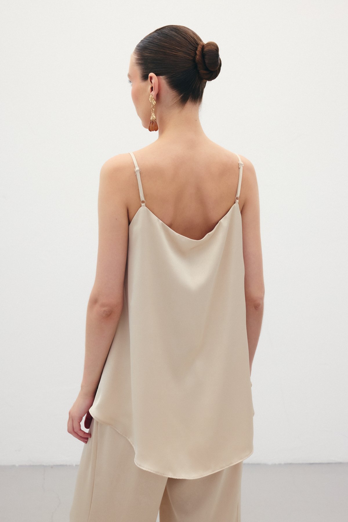 Askılı Saten Bluz - Bej