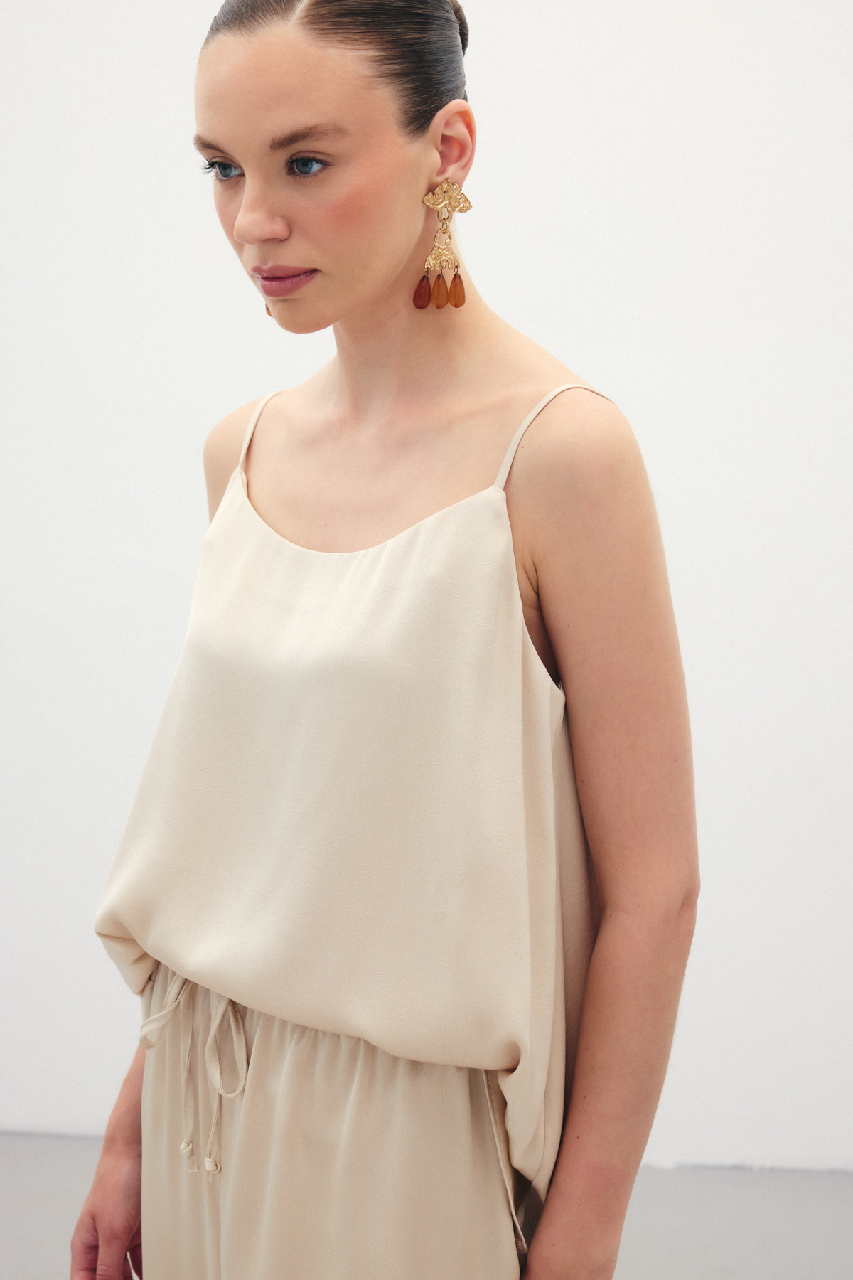 Askılı Saten Bluz - Bej