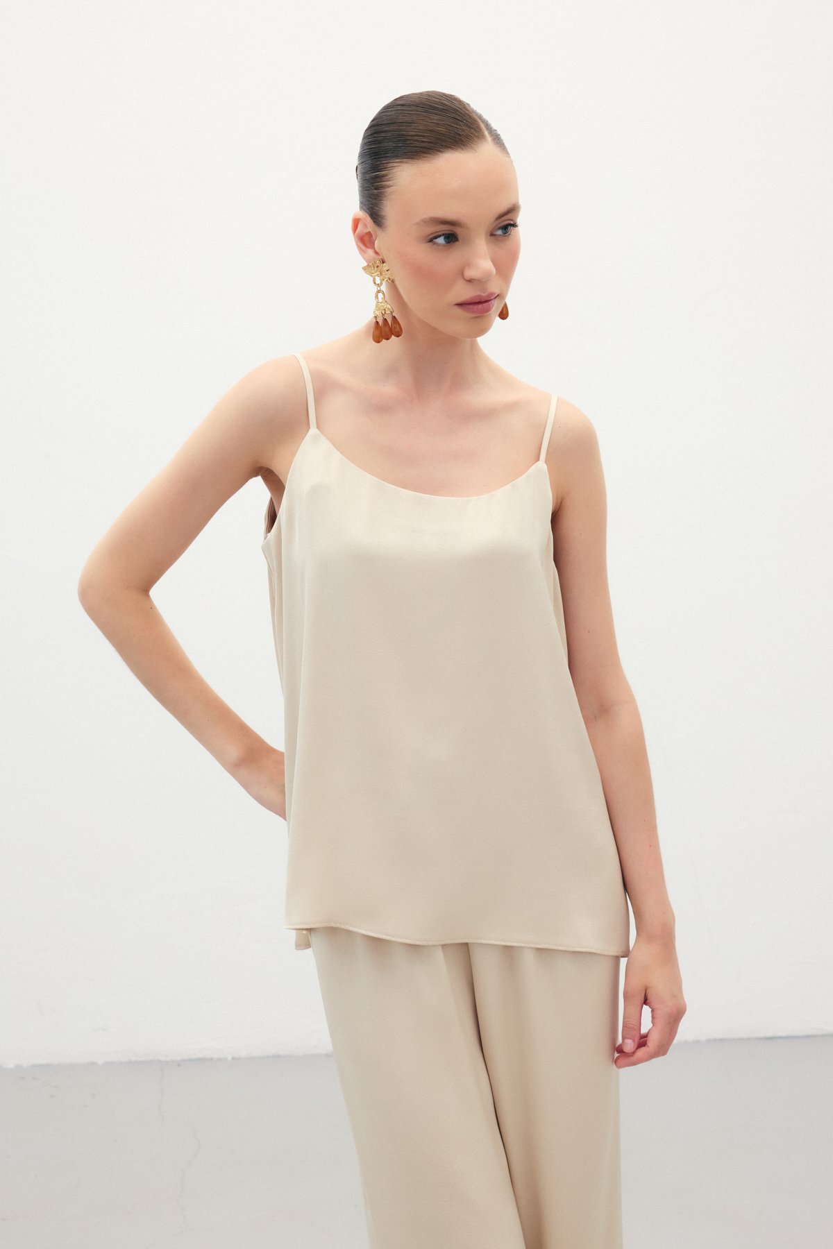 Askılı Saten Bluz - Bej