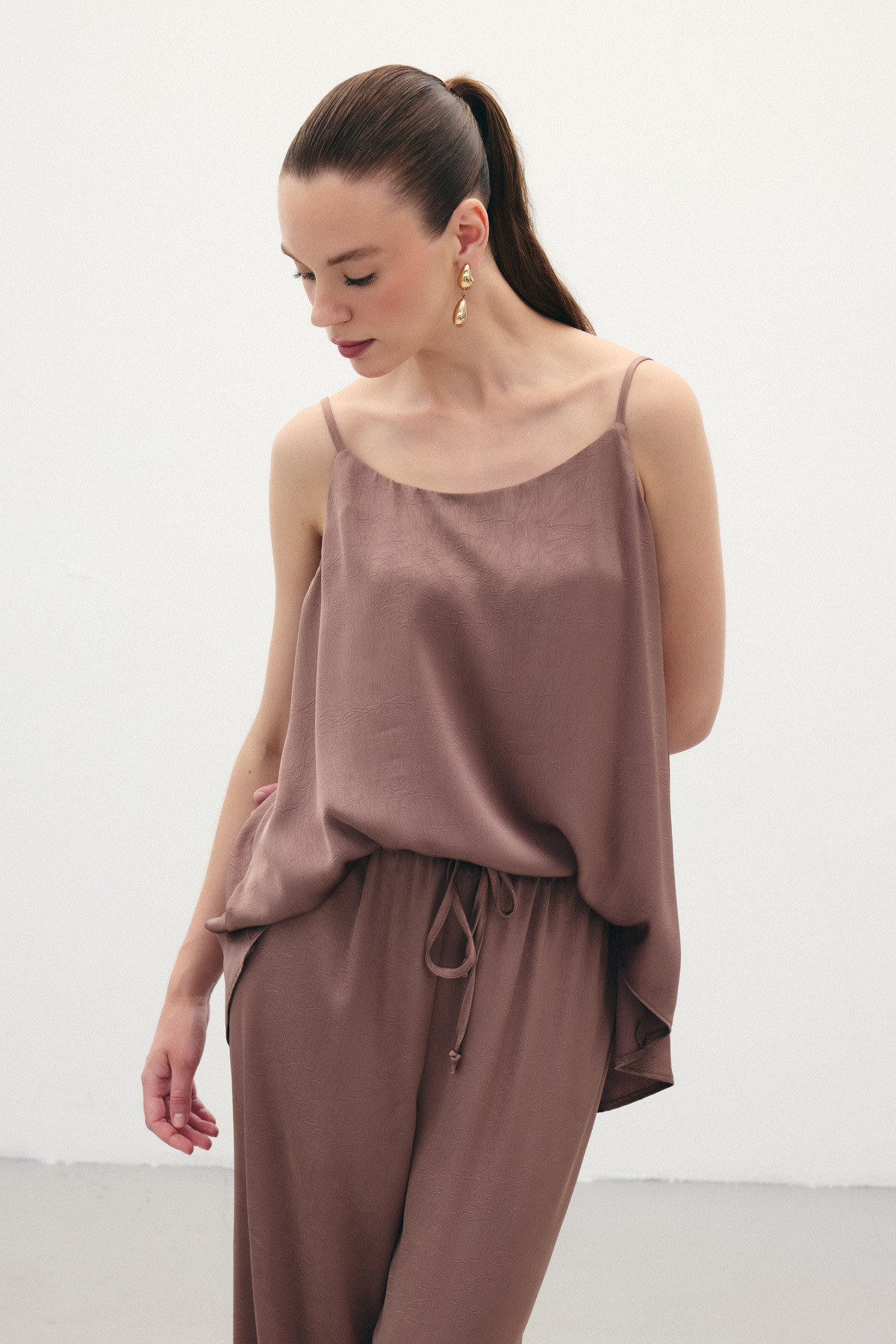 Askılı Saten Bluz - Kahve