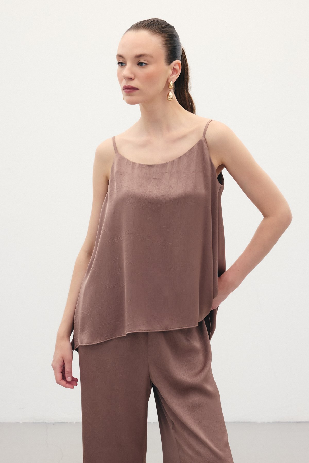 Askılı Saten Bluz - Kahve