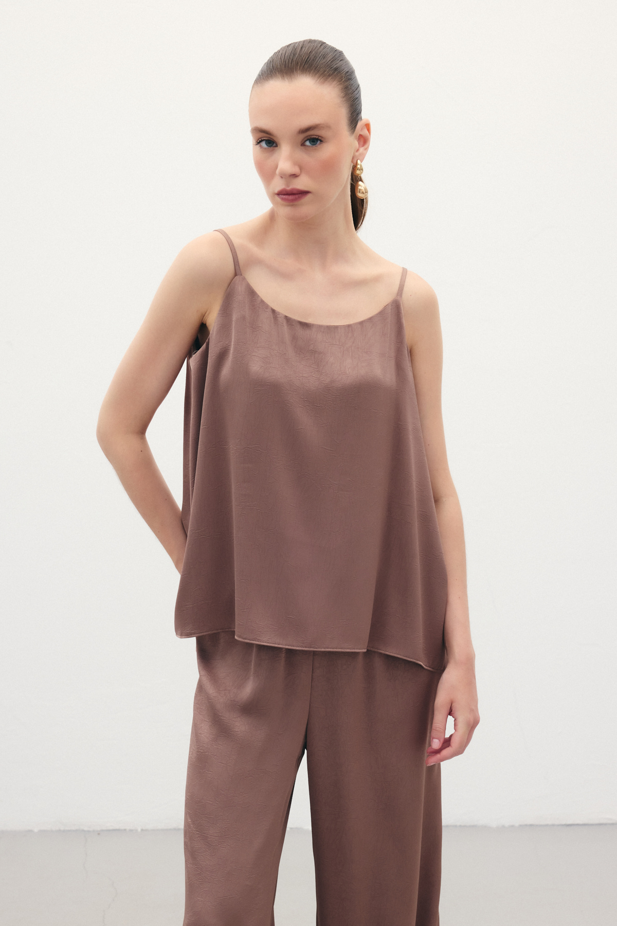 Askılı Saten Bluz - Kahve