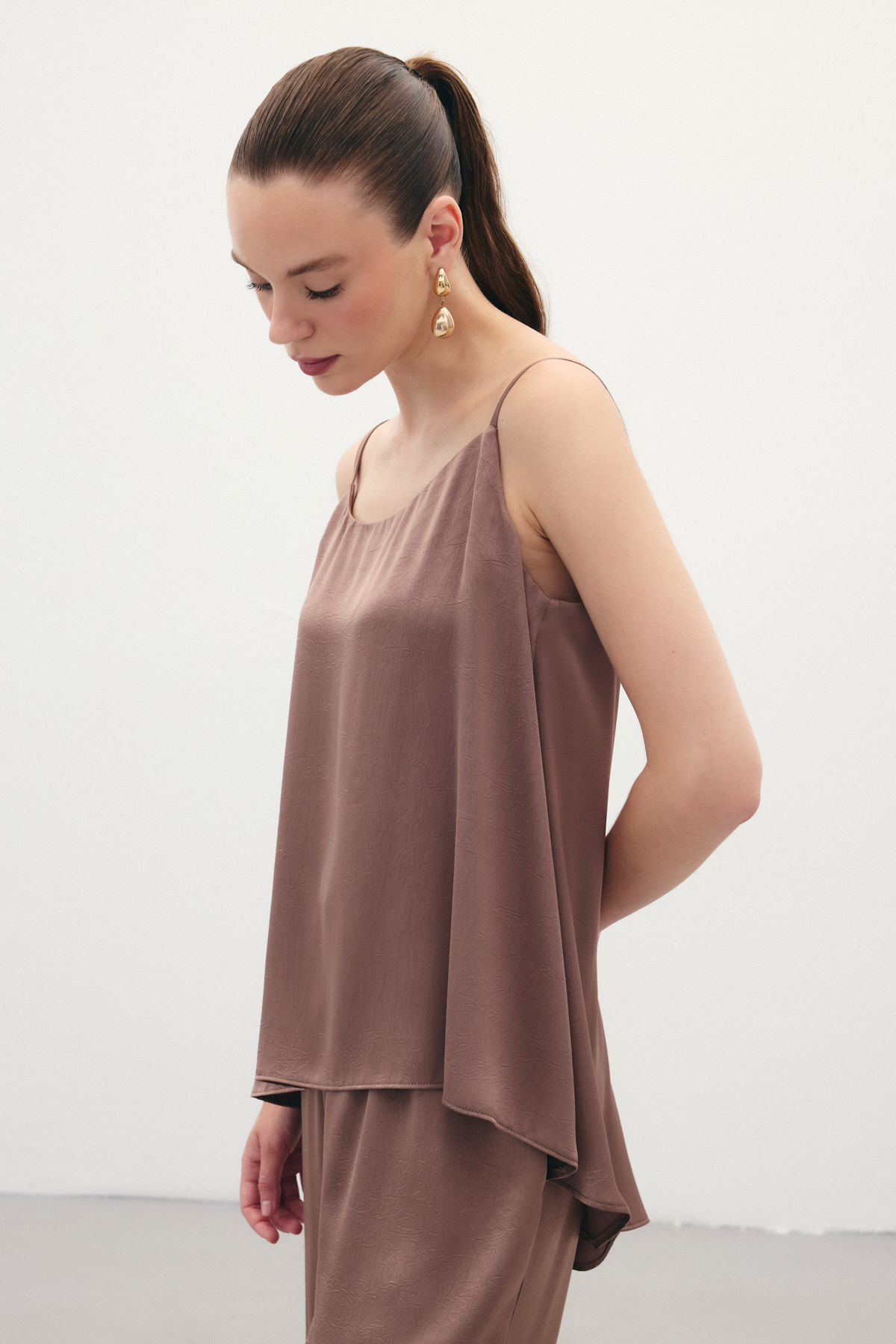 Askılı Saten Bluz - Kahve