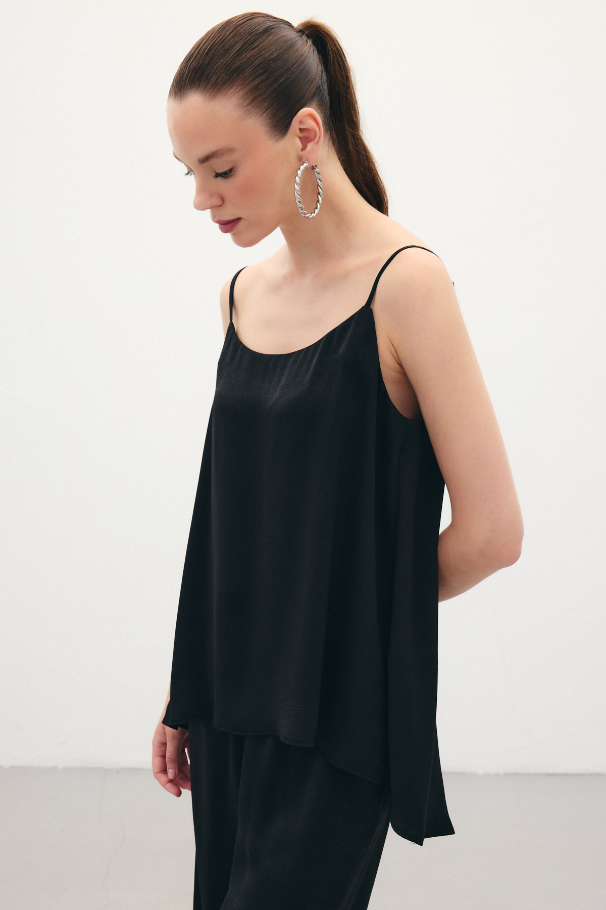 Askılı Saten Bluz - Siyah