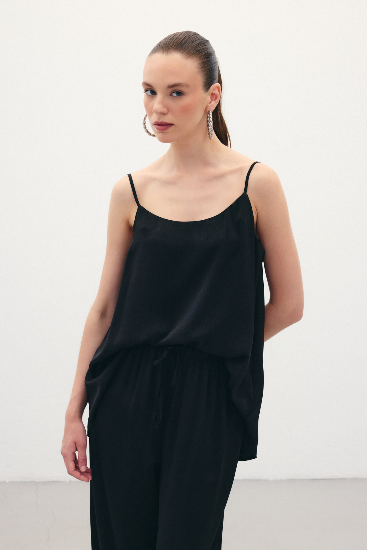 Askılı Saten Bluz - Siyah