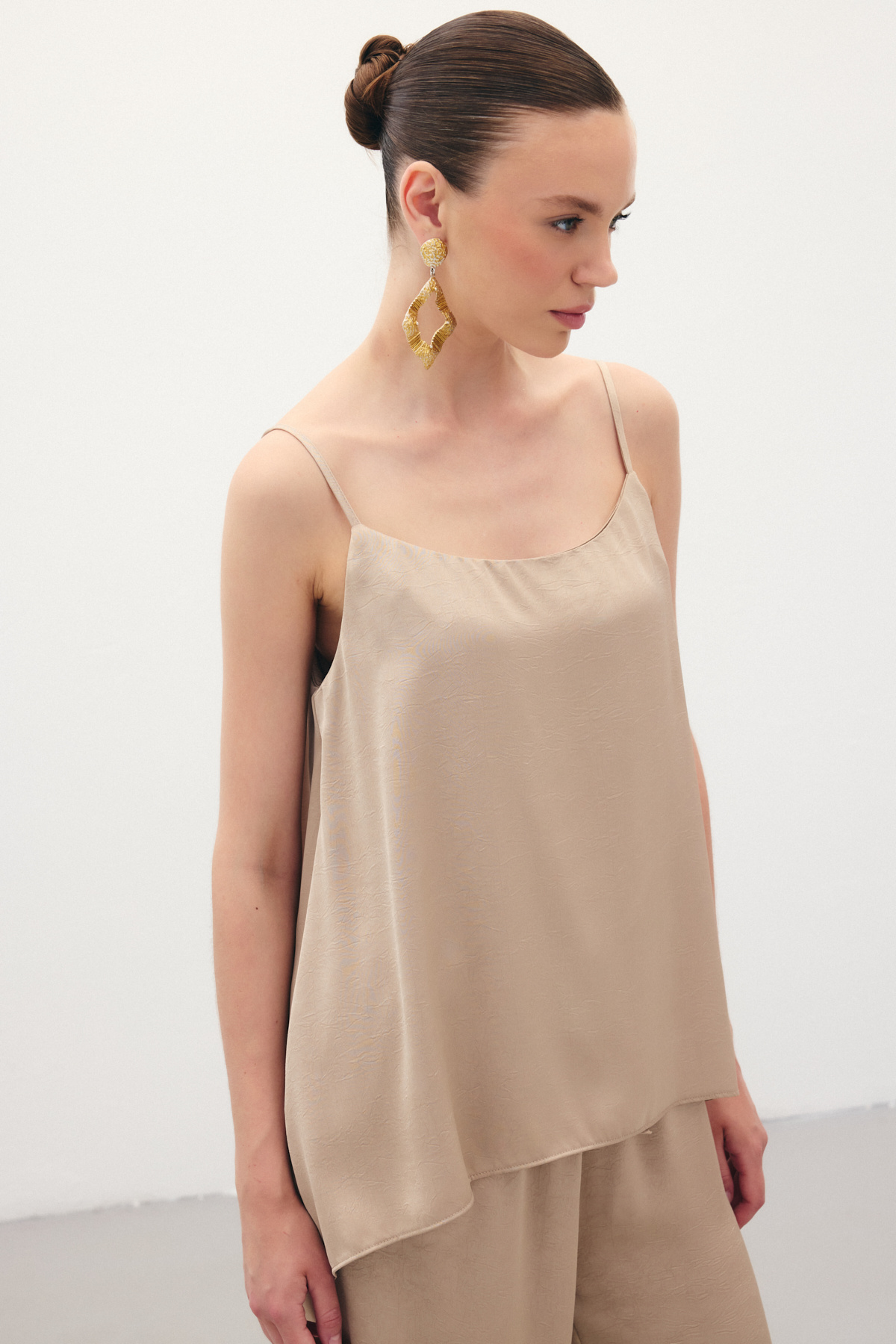 Askılı Saten Bluz - Vizon