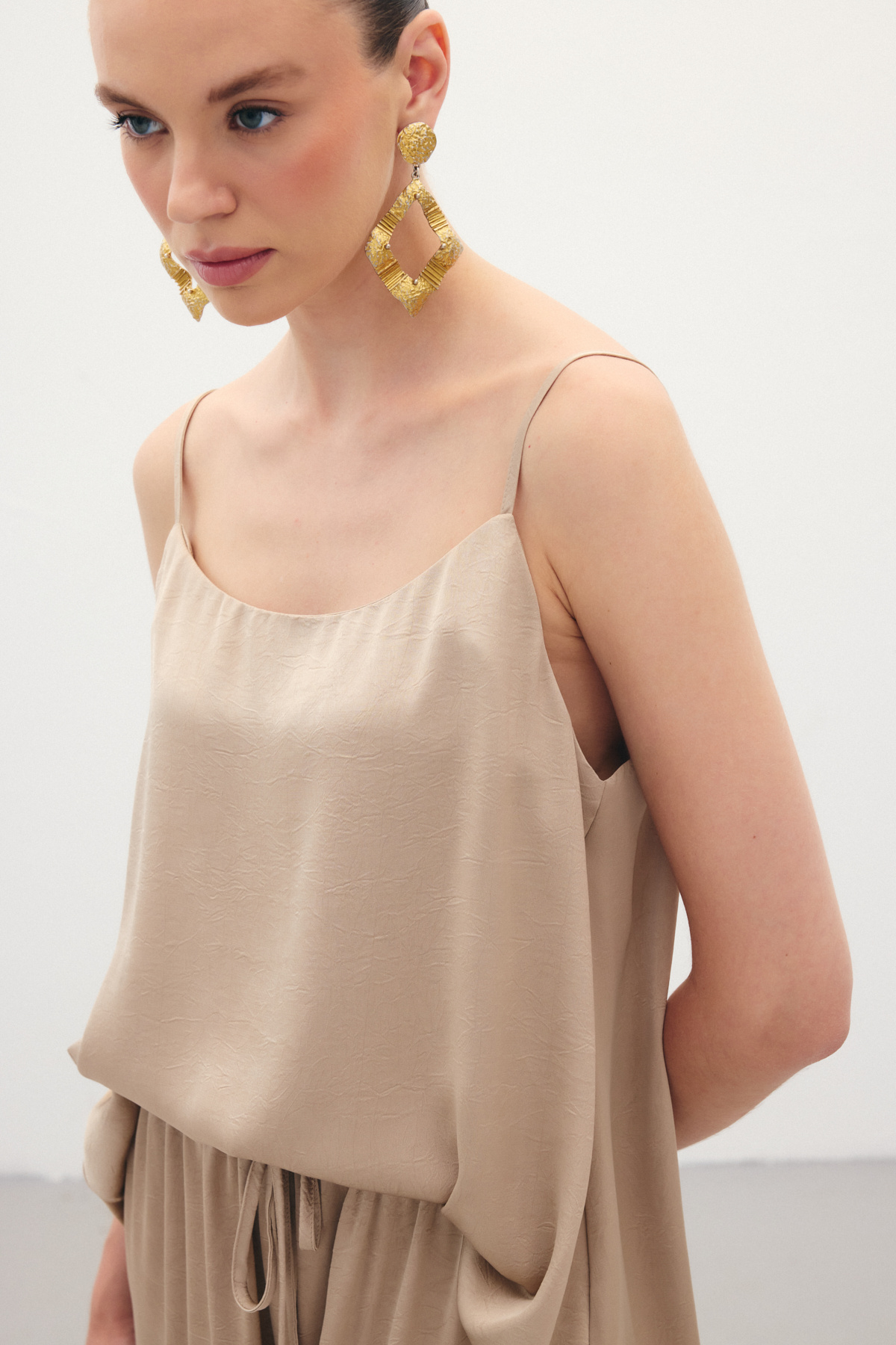 Askılı Saten Bluz - Vizon