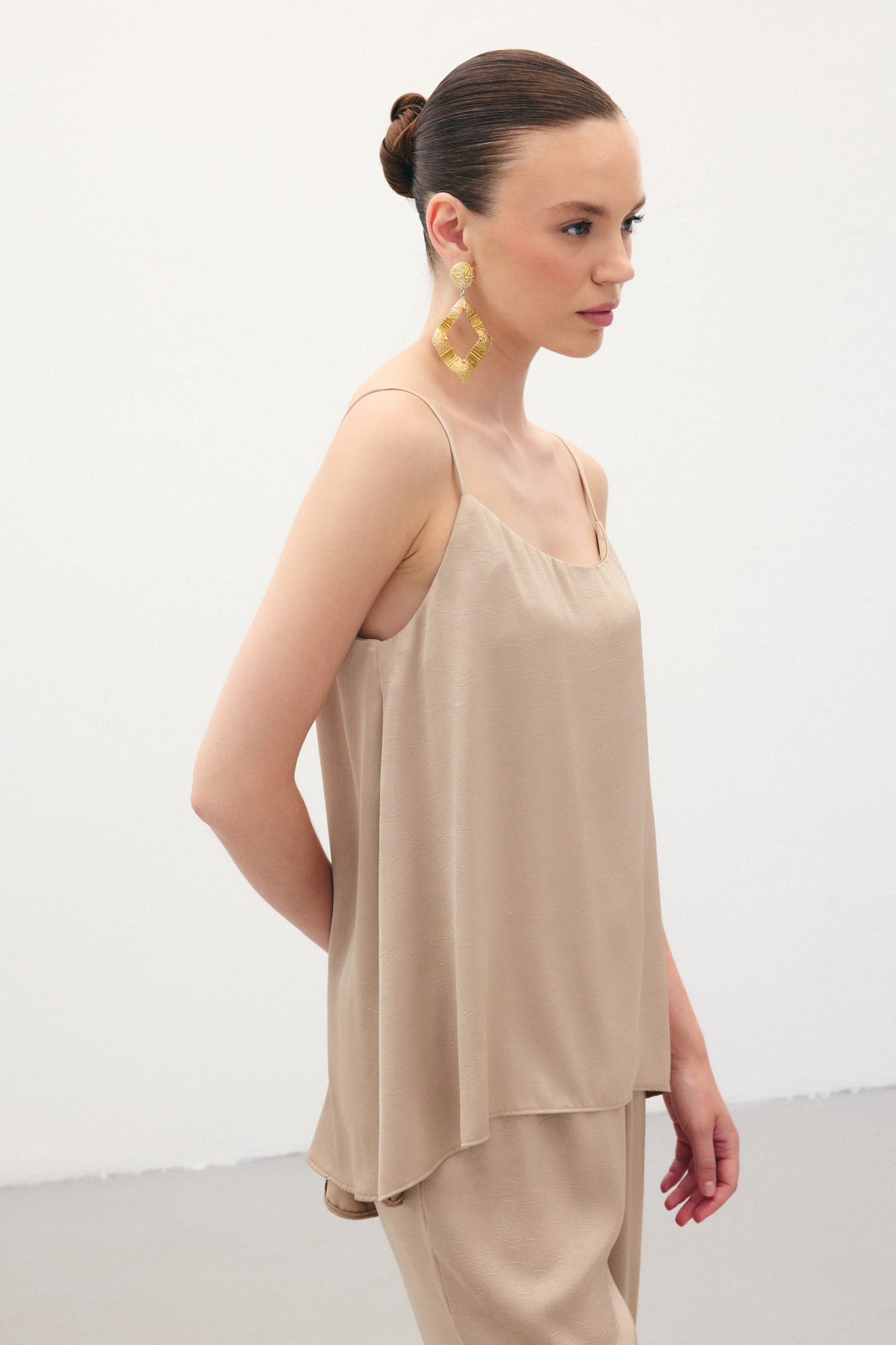 Askılı Saten Bluz - Vizon