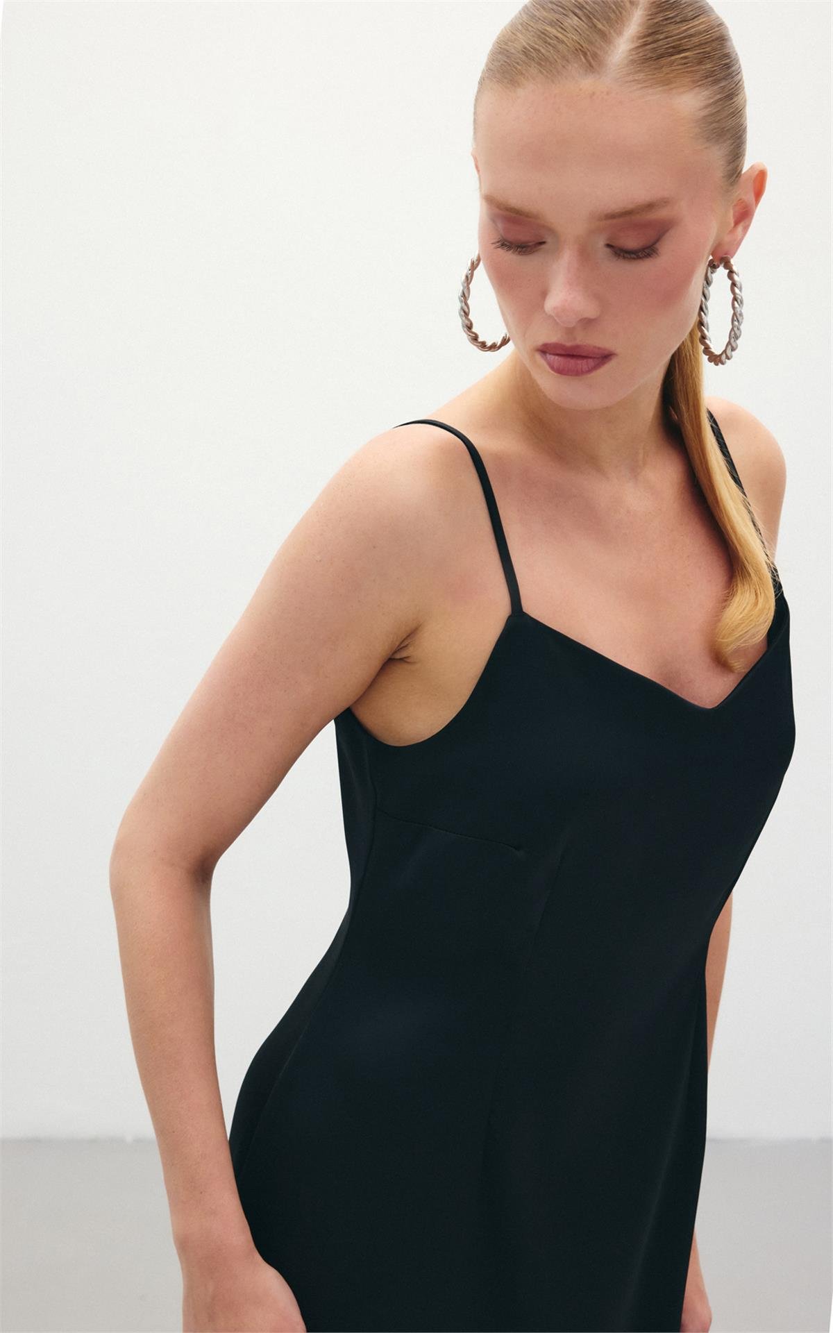 Askılı Uzun Saten Elbise - Siyah