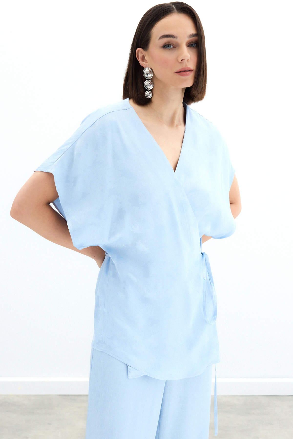 Bağlamalı Jakarlı Saten Bluz - Bebe Mavi